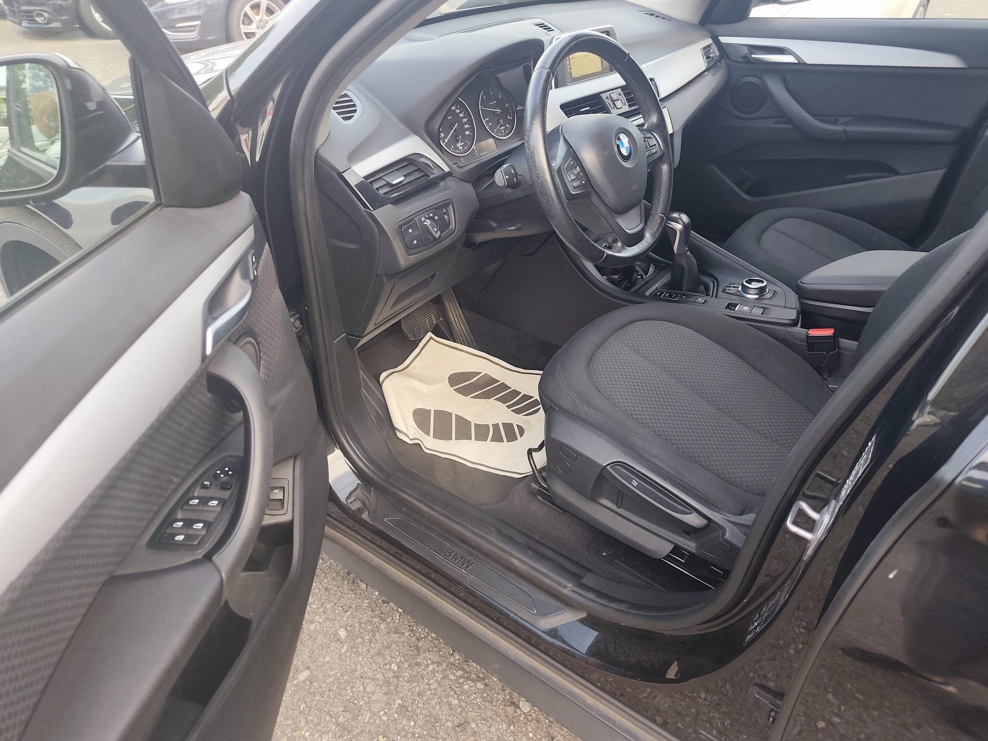 BMW X1 xDrive 18d xLine Steptronic-image-5