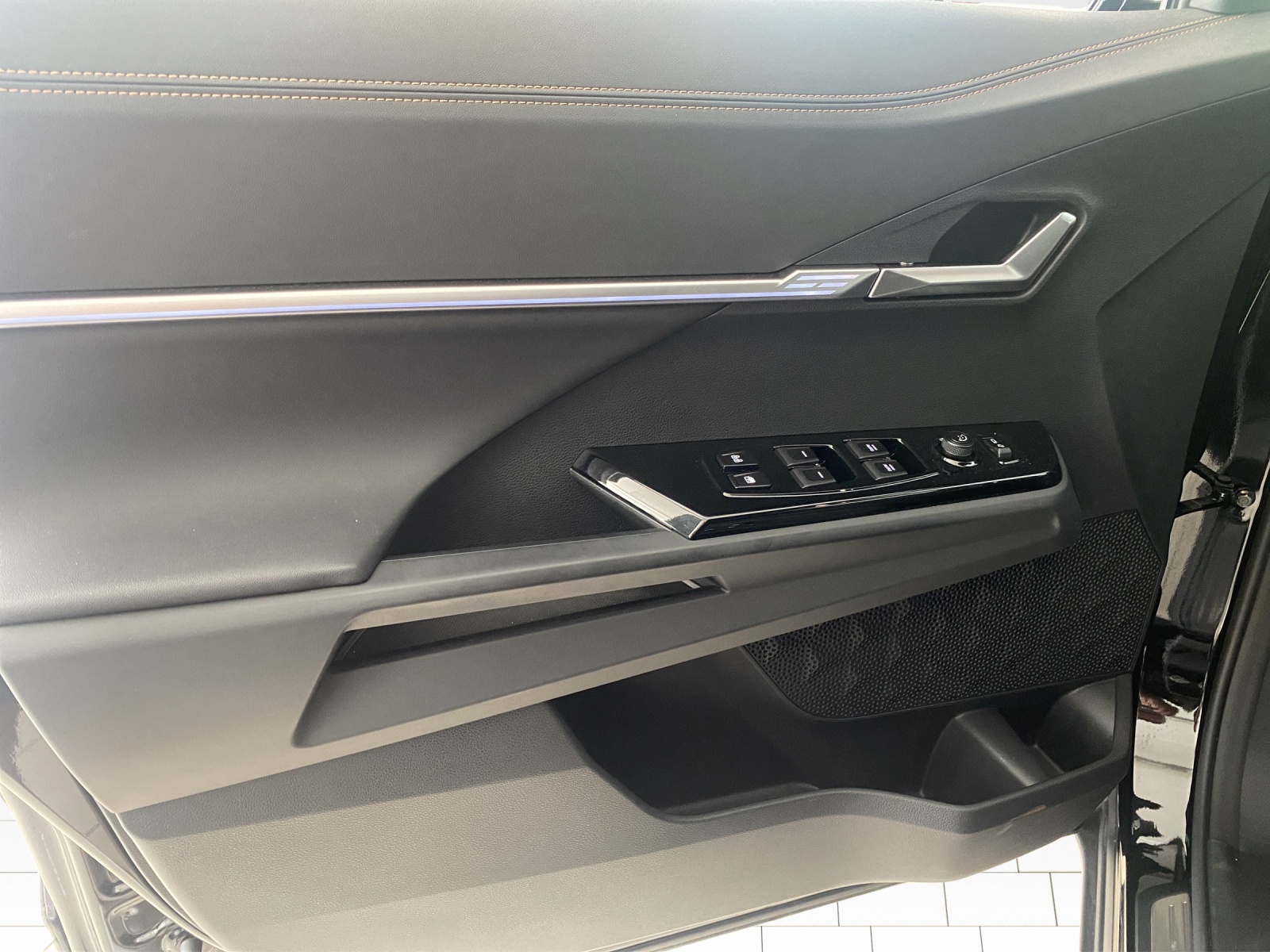 KGM-SsangYong Torres EVX 80 kWh Titanium-image-11