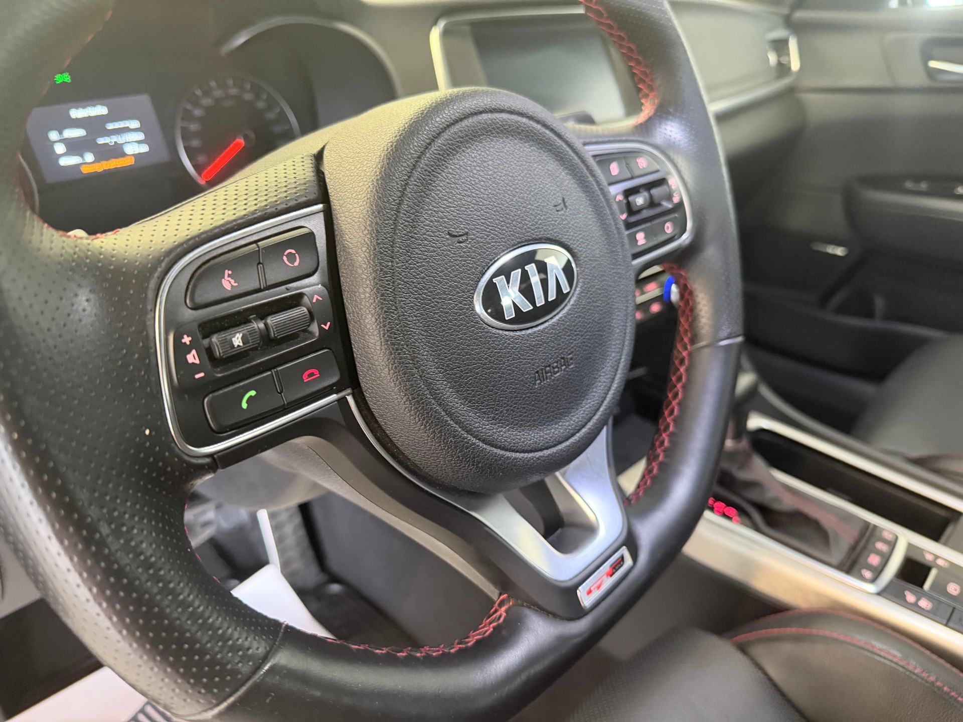 KIA Optima SW 1.7 CRDi Style GT Line DCT-image-9