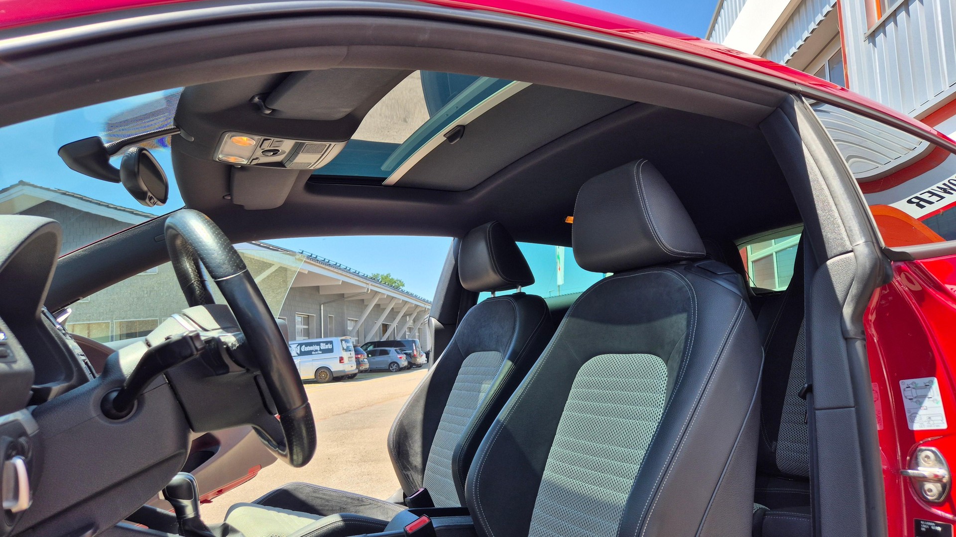 VW Scirocco 2.0 TSI 210 DSG-image-13