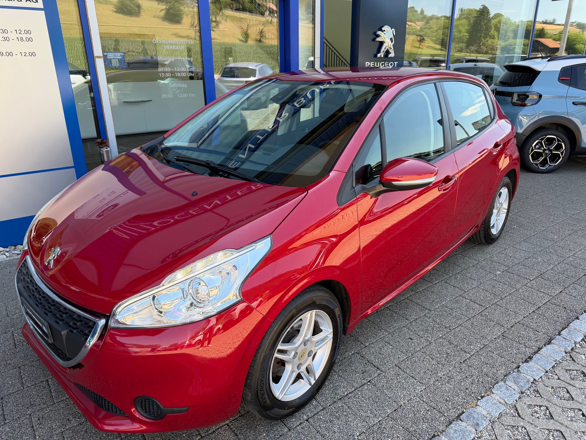 PEUGEOT 208 1.2 PureTech Active-image-1