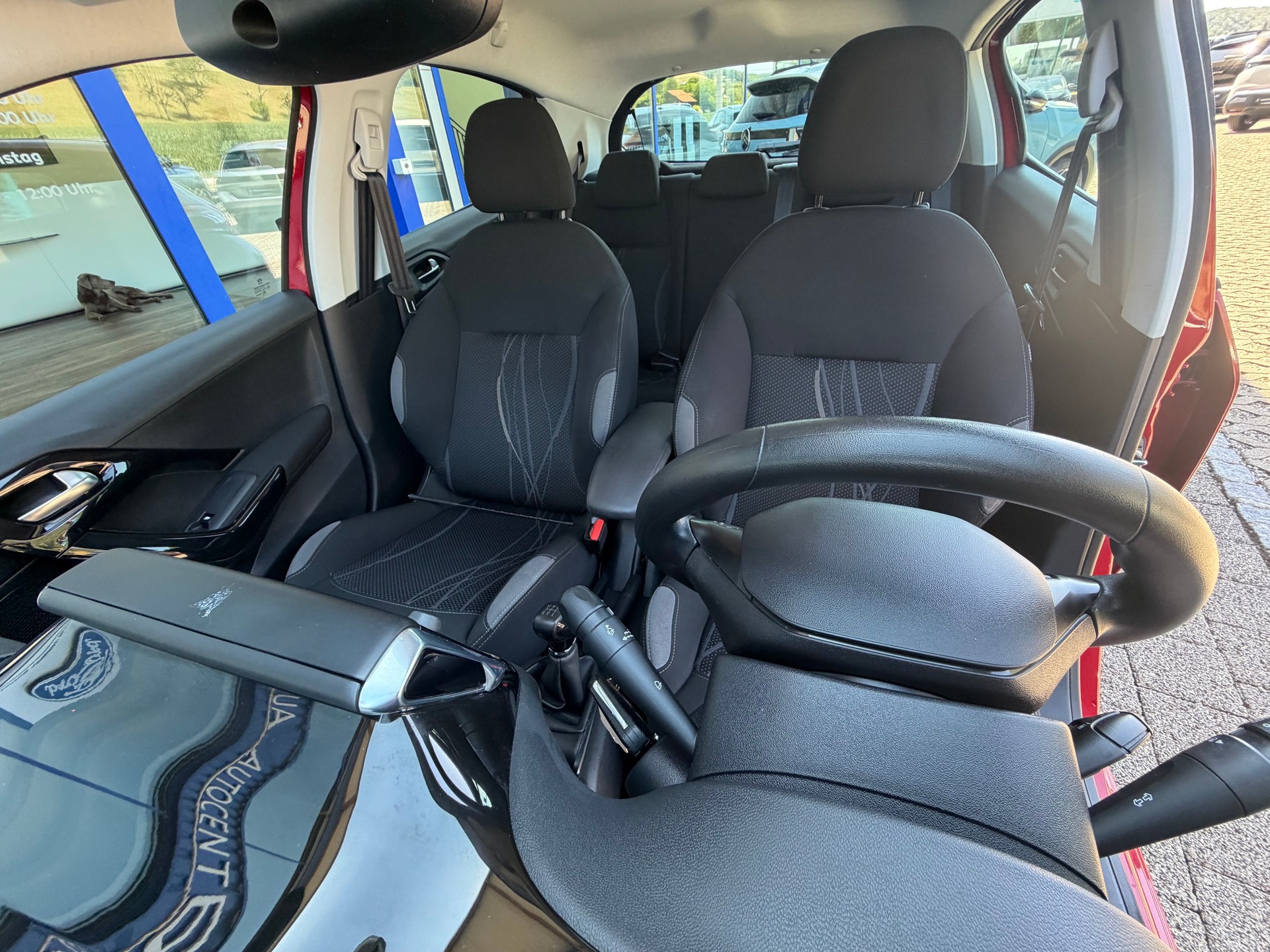 PEUGEOT 208 1.2 PureTech Active-image-12