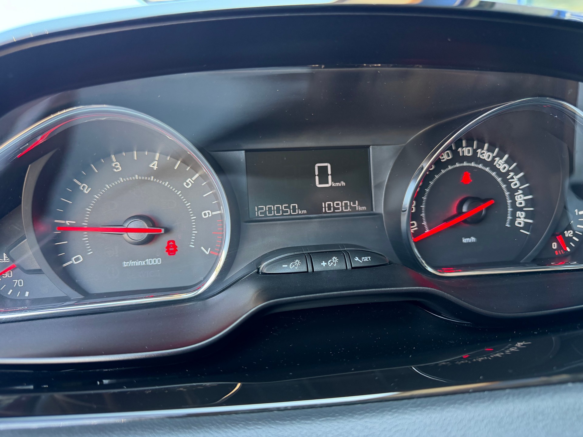 PEUGEOT 208 1.2 PureTech Active-image-8
