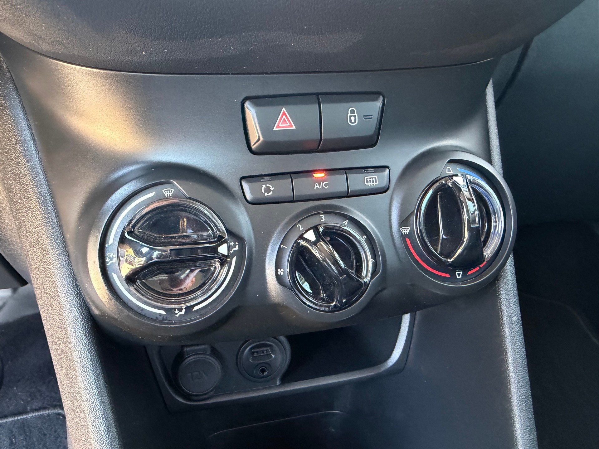PEUGEOT 208 1.2 PureTech Active-image-7