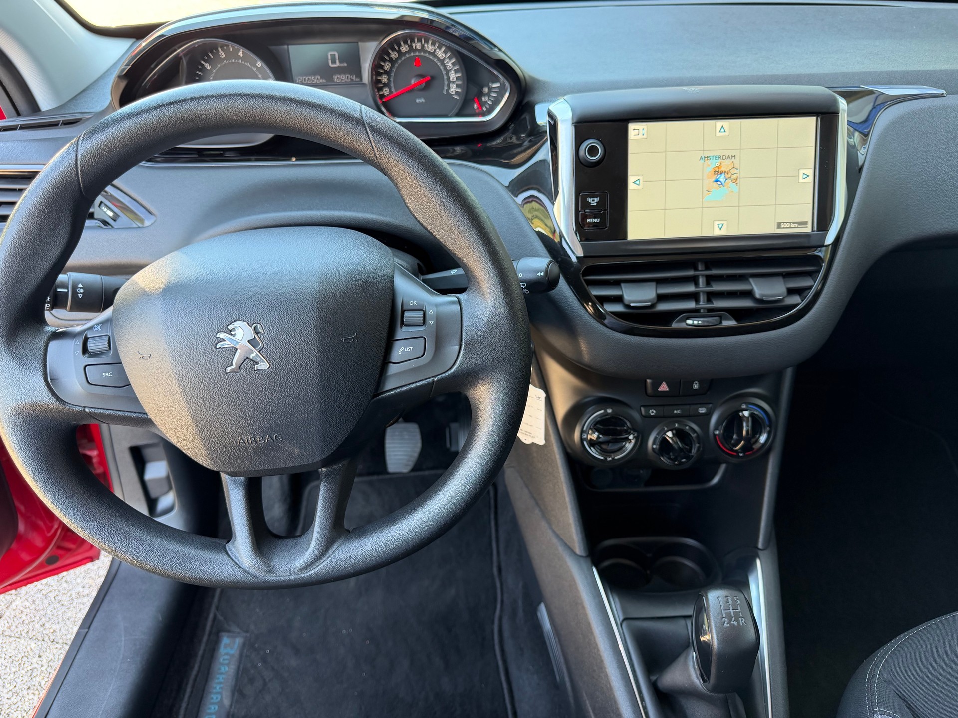 PEUGEOT 208 1.2 PureTech Active-image-6