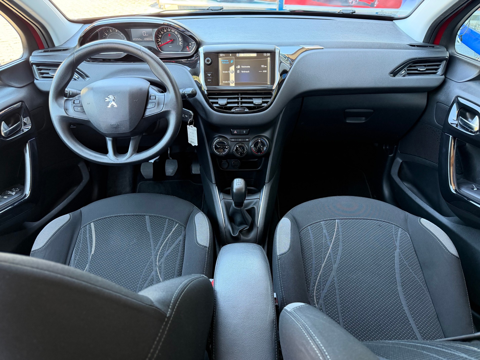 PEUGEOT 208 1.2 PureTech Active-image-11