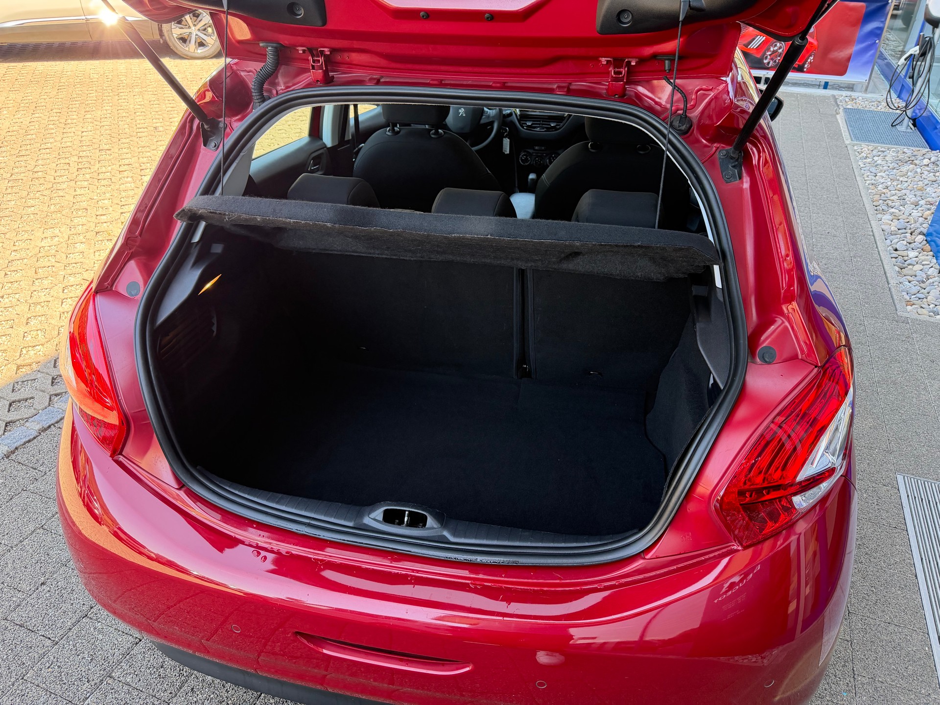 PEUGEOT 208 1.2 PureTech Active-image-4