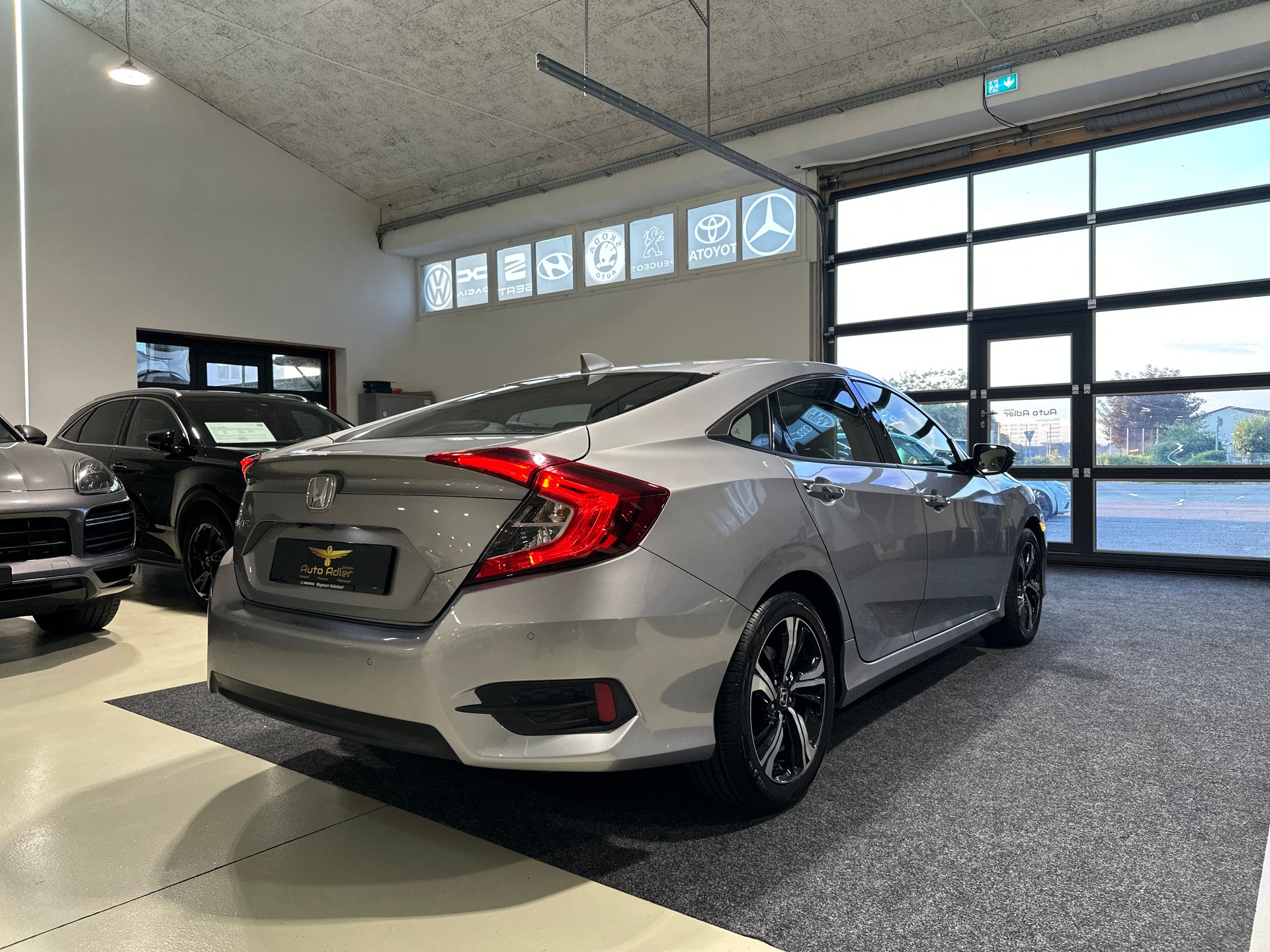 HONDA Civic Sedan 1.5 VTEC Executive Premium CVT-image-9