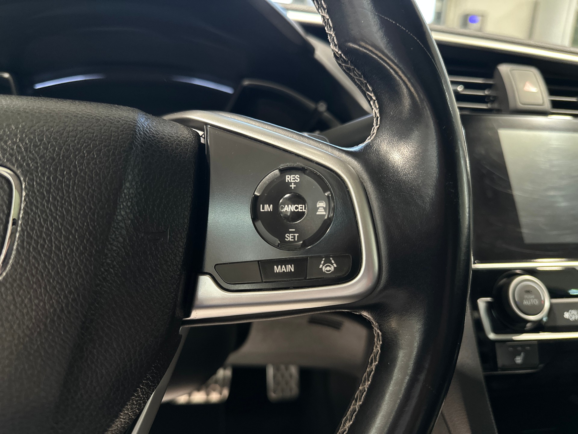 HONDA Civic Sedan 1.5 VTEC Executive Premium CVT-image-25