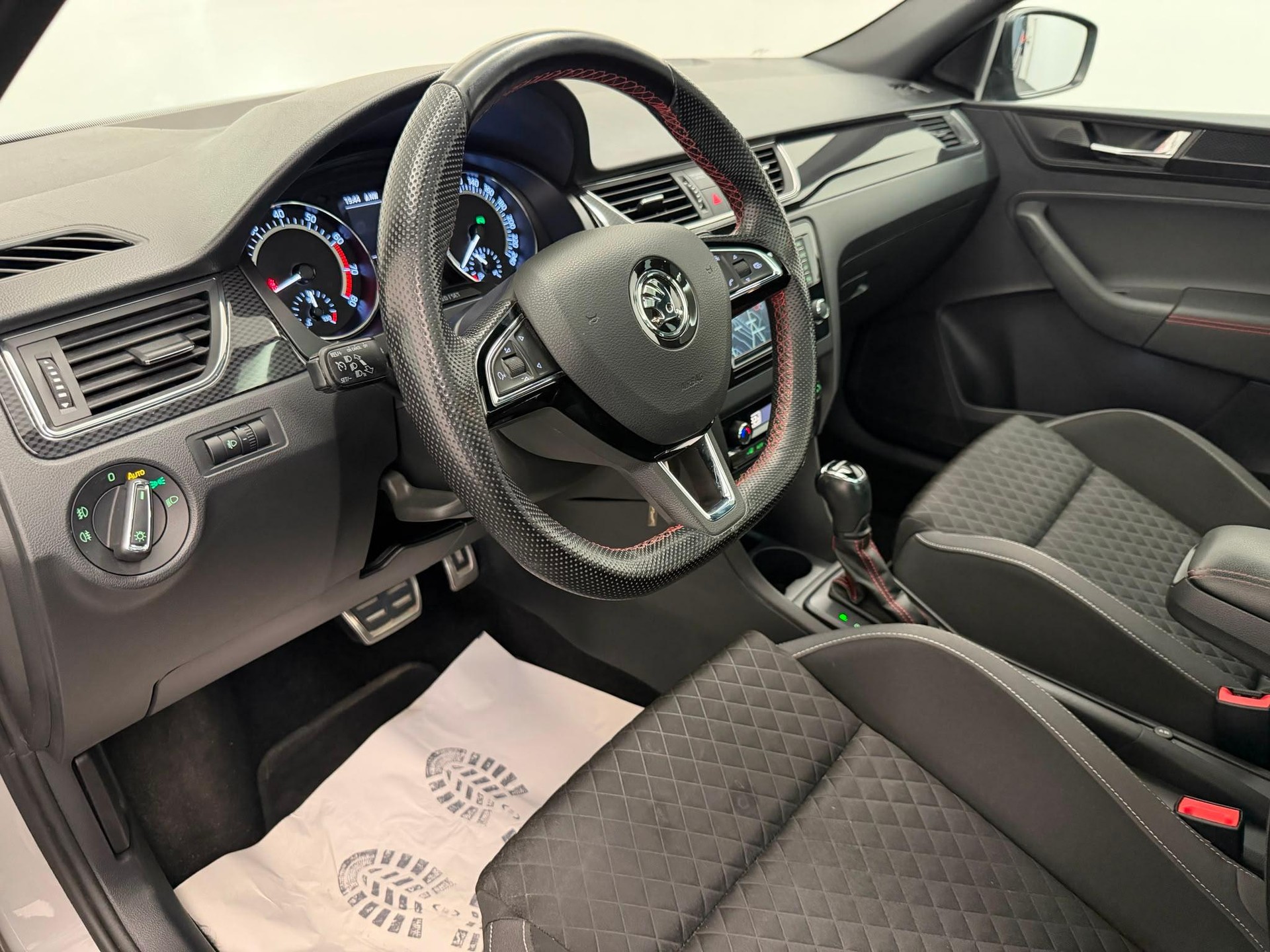SKODA Rapid Spaceback 1.4 TSI Monte Carlo DSG-image-10