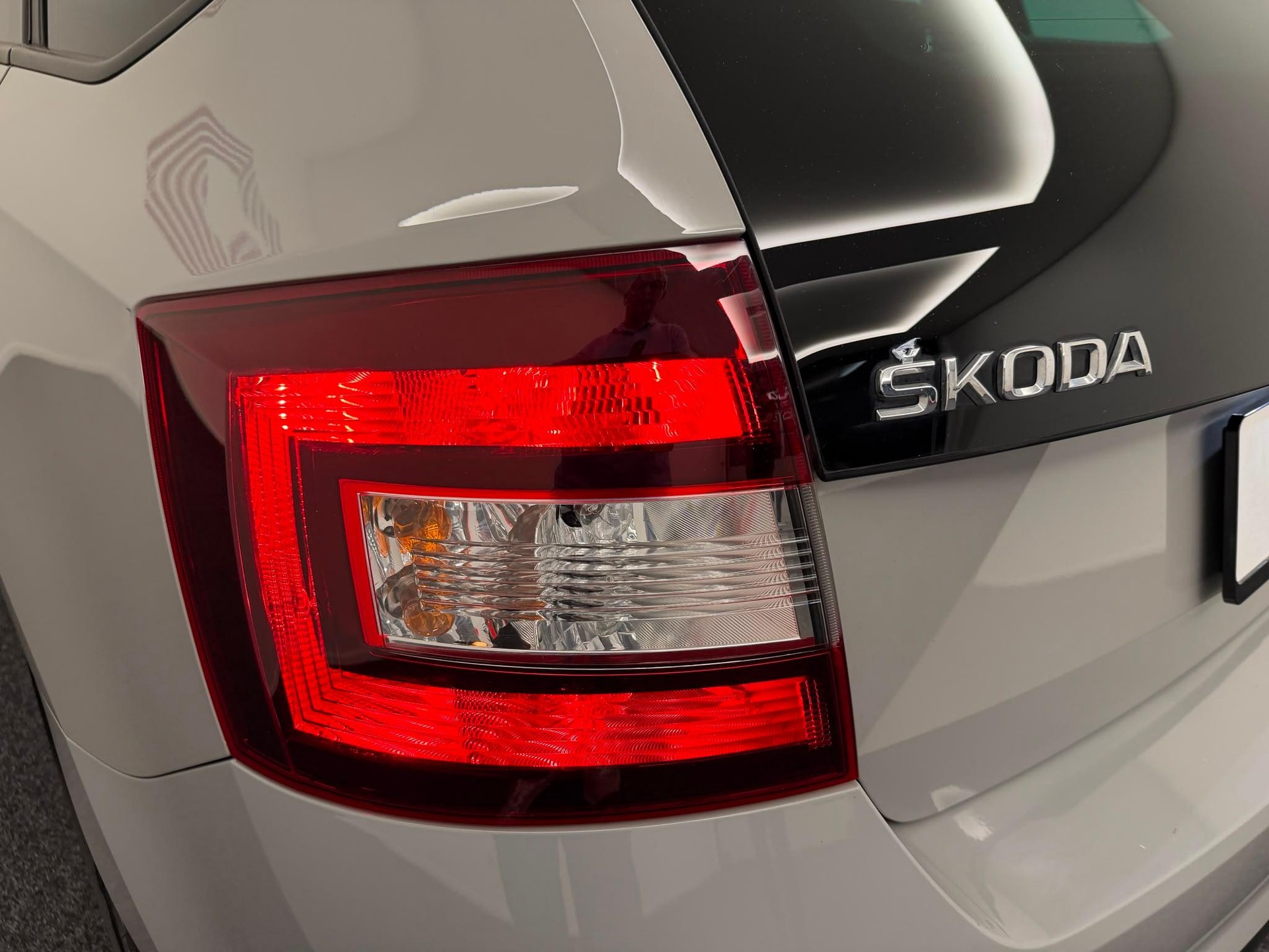 SKODA Rapid Spaceback 1.4 TSI Ambition DSG-image-8
