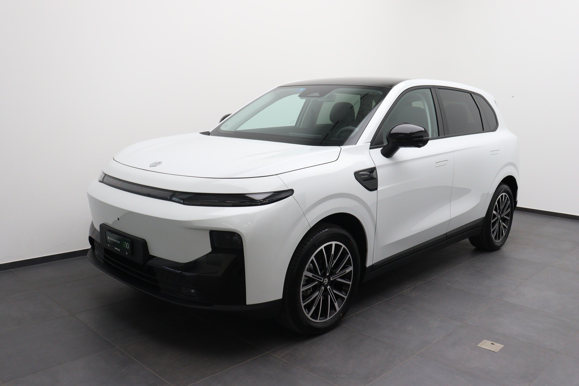 LEAPMOTOR B10 1.5 Hybrid EV mit Anhängerkupplung