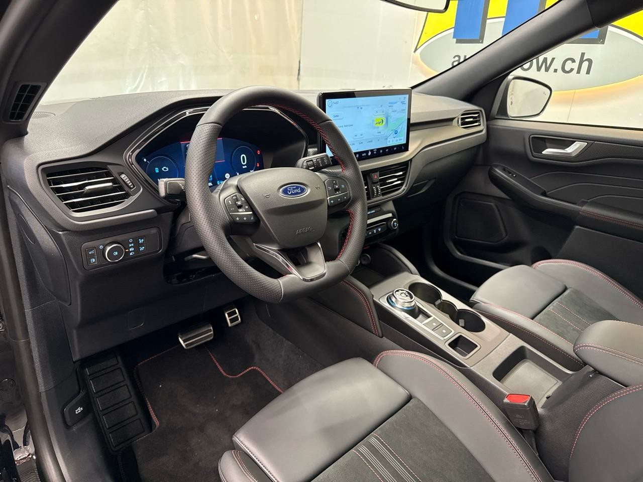 FORD Kuga 2.5 PHEV ST-Line X 243PS-image-2