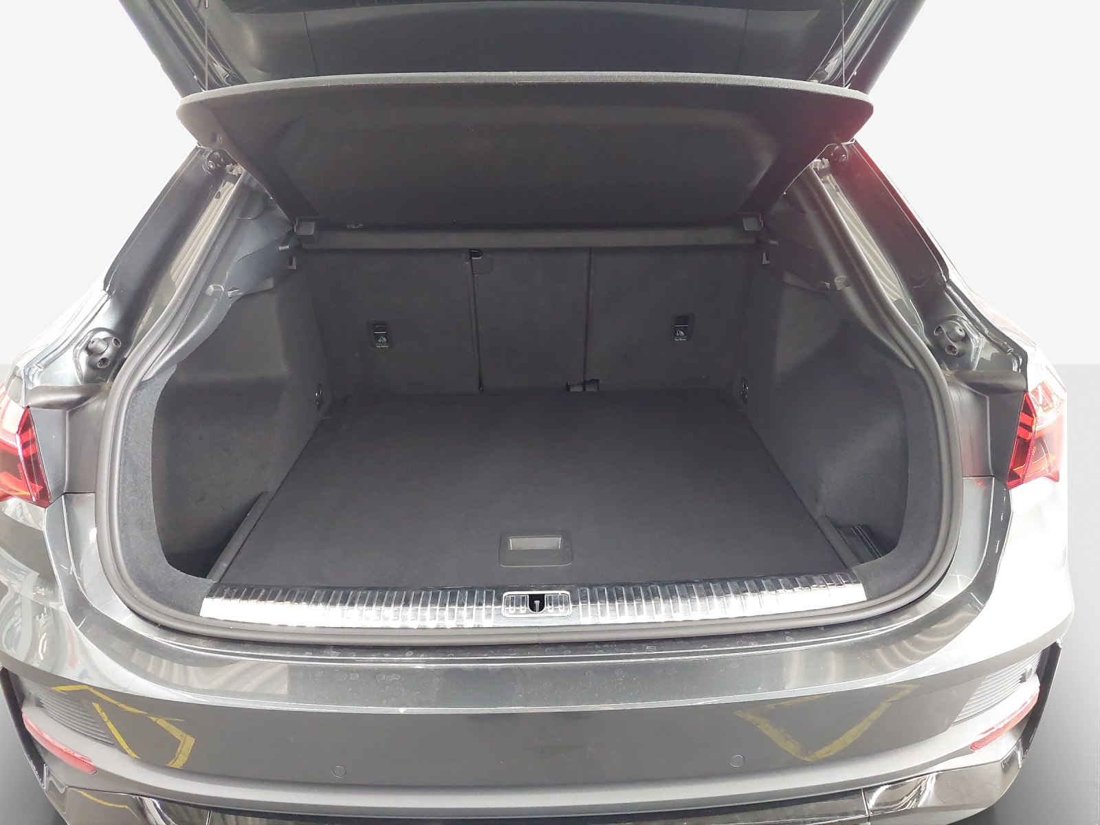 AUDI Q3 Sportback 45 TFSI S line quattro S-tronic-image-12