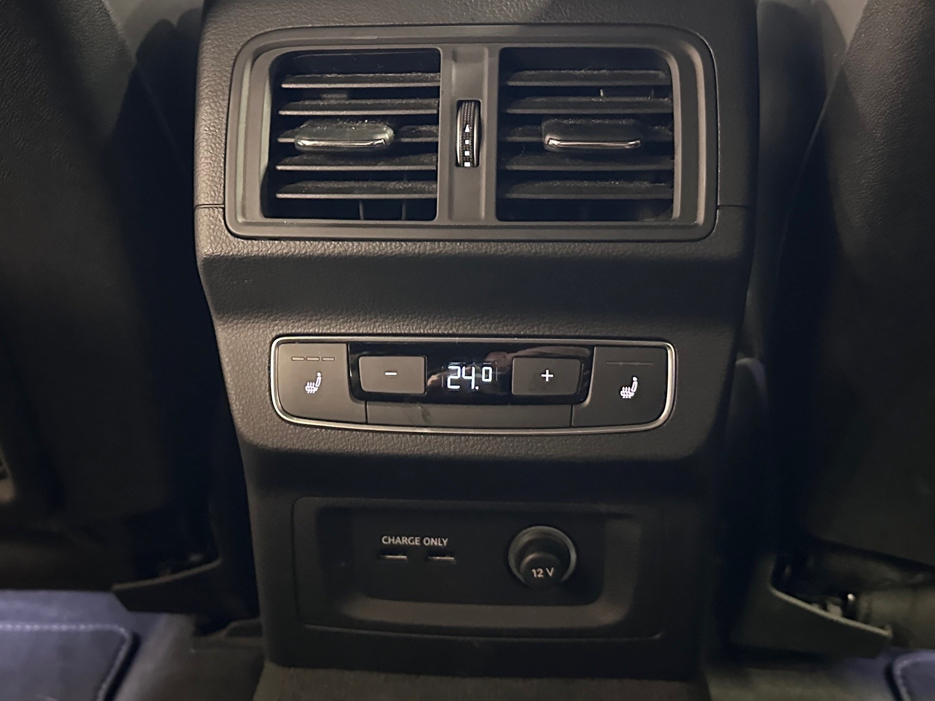 AUDI Q5 55 TFSI e PHEV S line quattro S-tronic-image-15