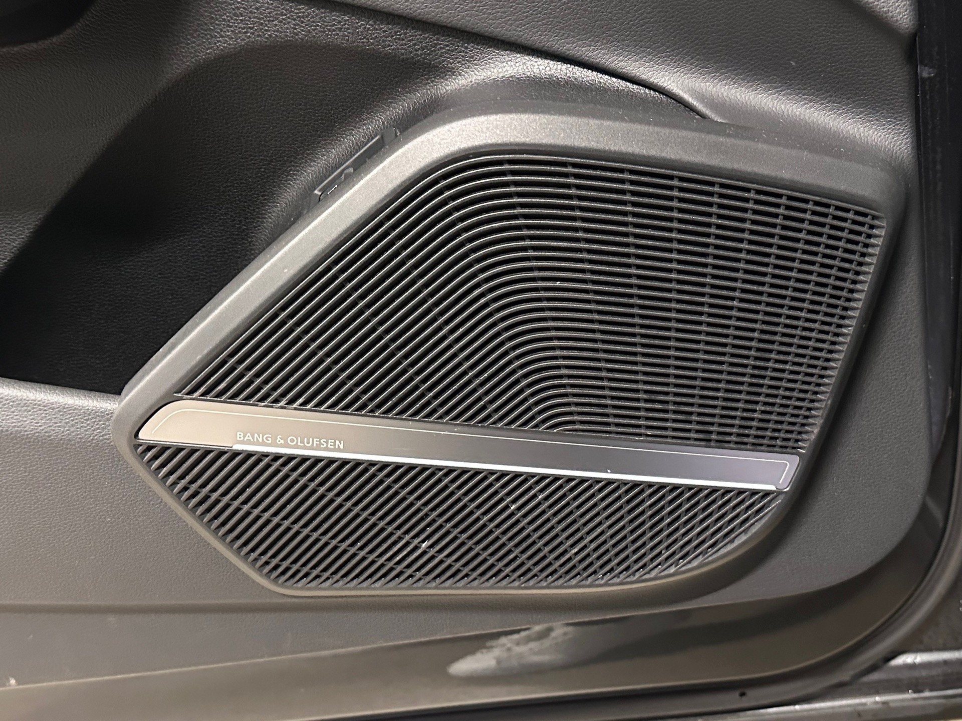 AUDI Q5 55 TFSI e PHEV S line quattro S-tronic-image-13