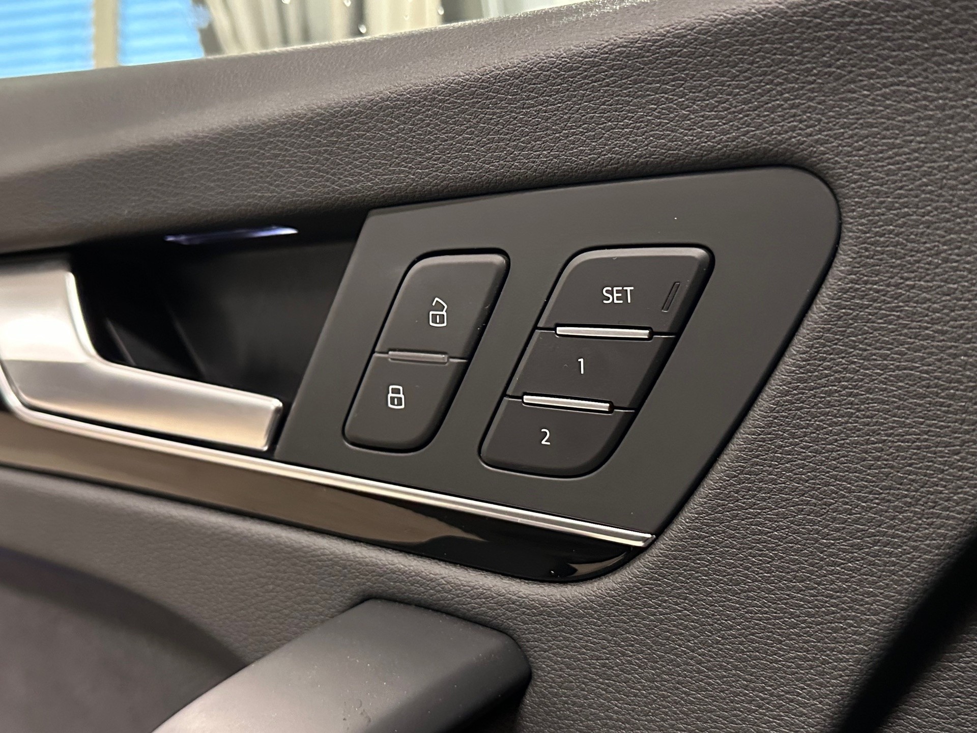 AUDI Q5 55 TFSI e PHEV S line quattro S-tronic-image-12