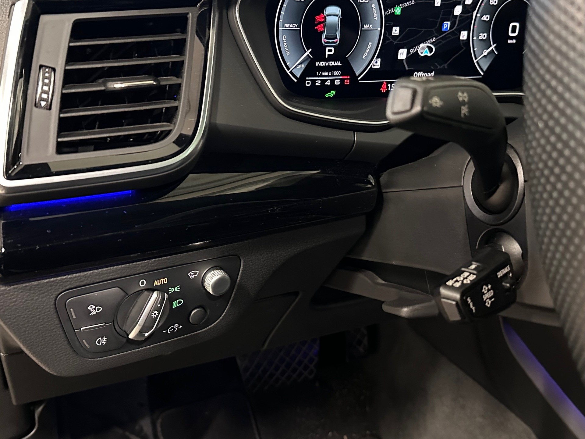 AUDI Q5 55 TFSI e PHEV S line quattro S-tronic-image-10