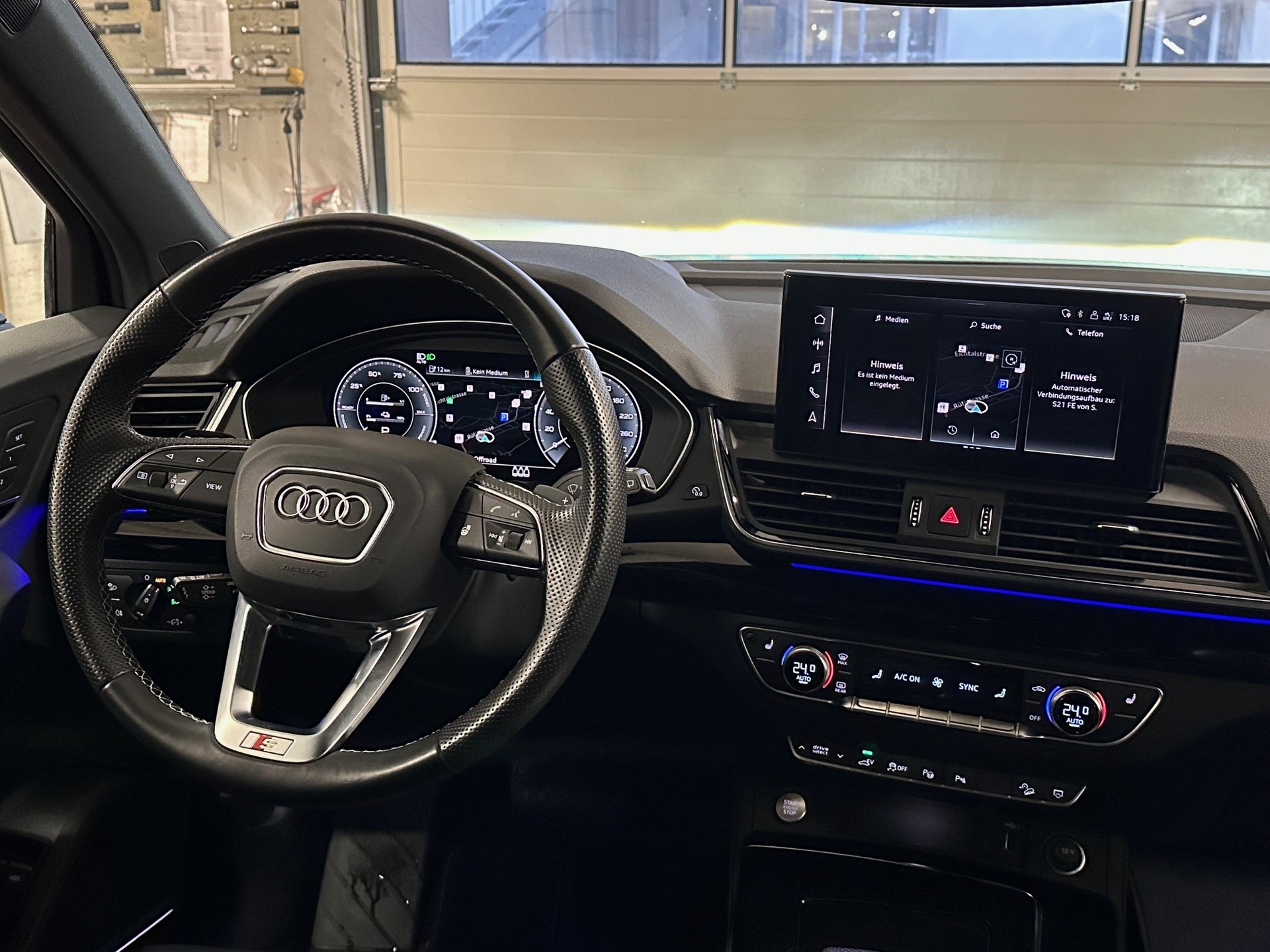 AUDI Q5 55 TFSI e PHEV S line quattro S-tronic-image-4