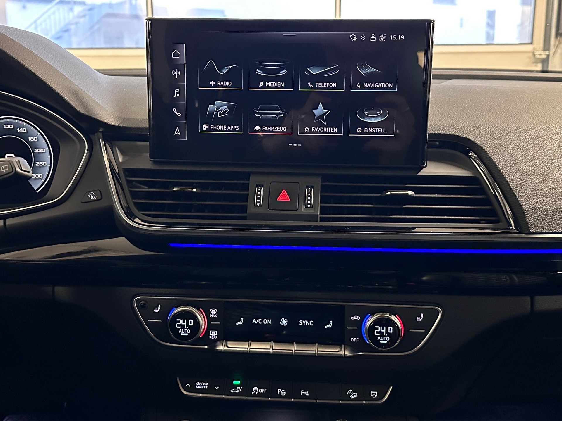 AUDI Q5 55 TFSI e PHEV S line quattro S-tronic-image-6
