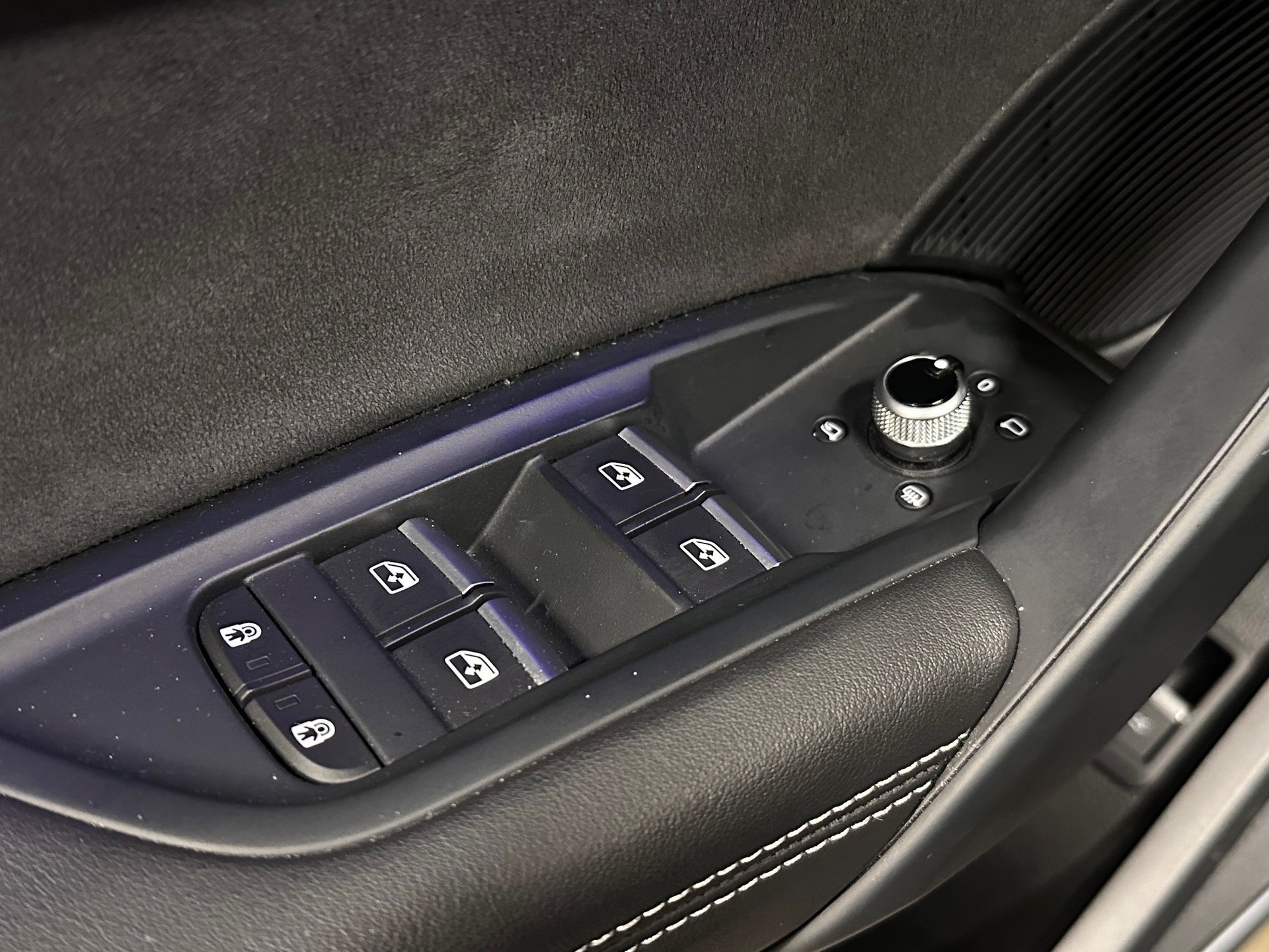 AUDI Q5 55 TFSI e PHEV S line quattro S-tronic-image-11