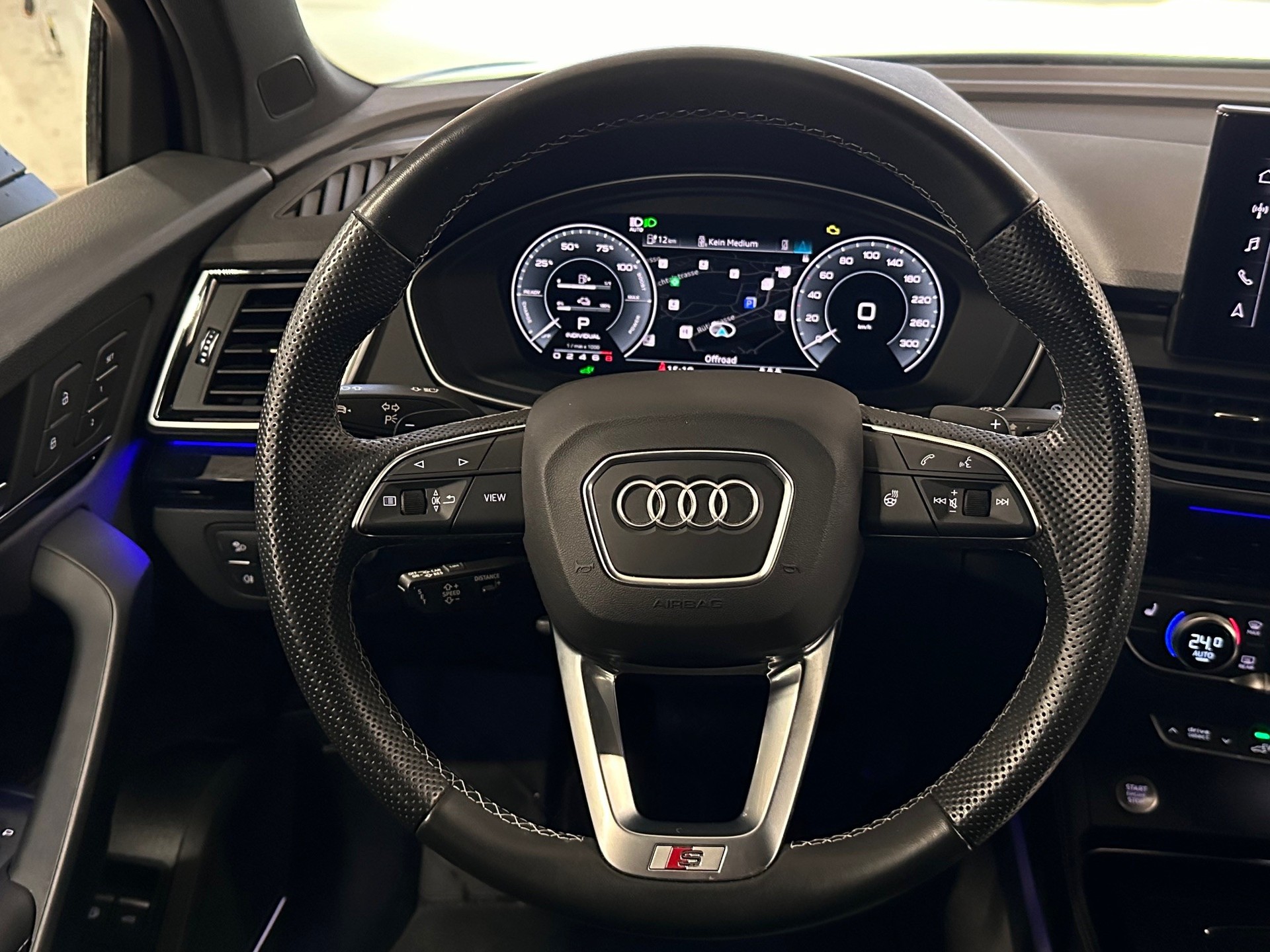 AUDI Q5 55 TFSI e PHEV S line quattro S-tronic-image-5