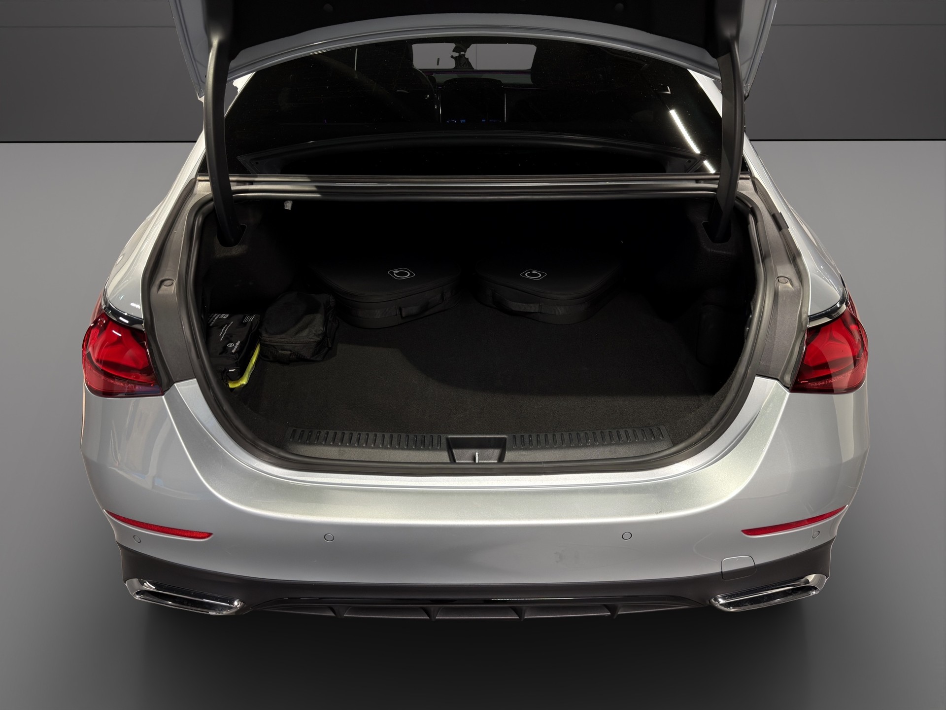 MERCEDES-BENZ E 300 e 4Matic 9G-Tronic-image-4