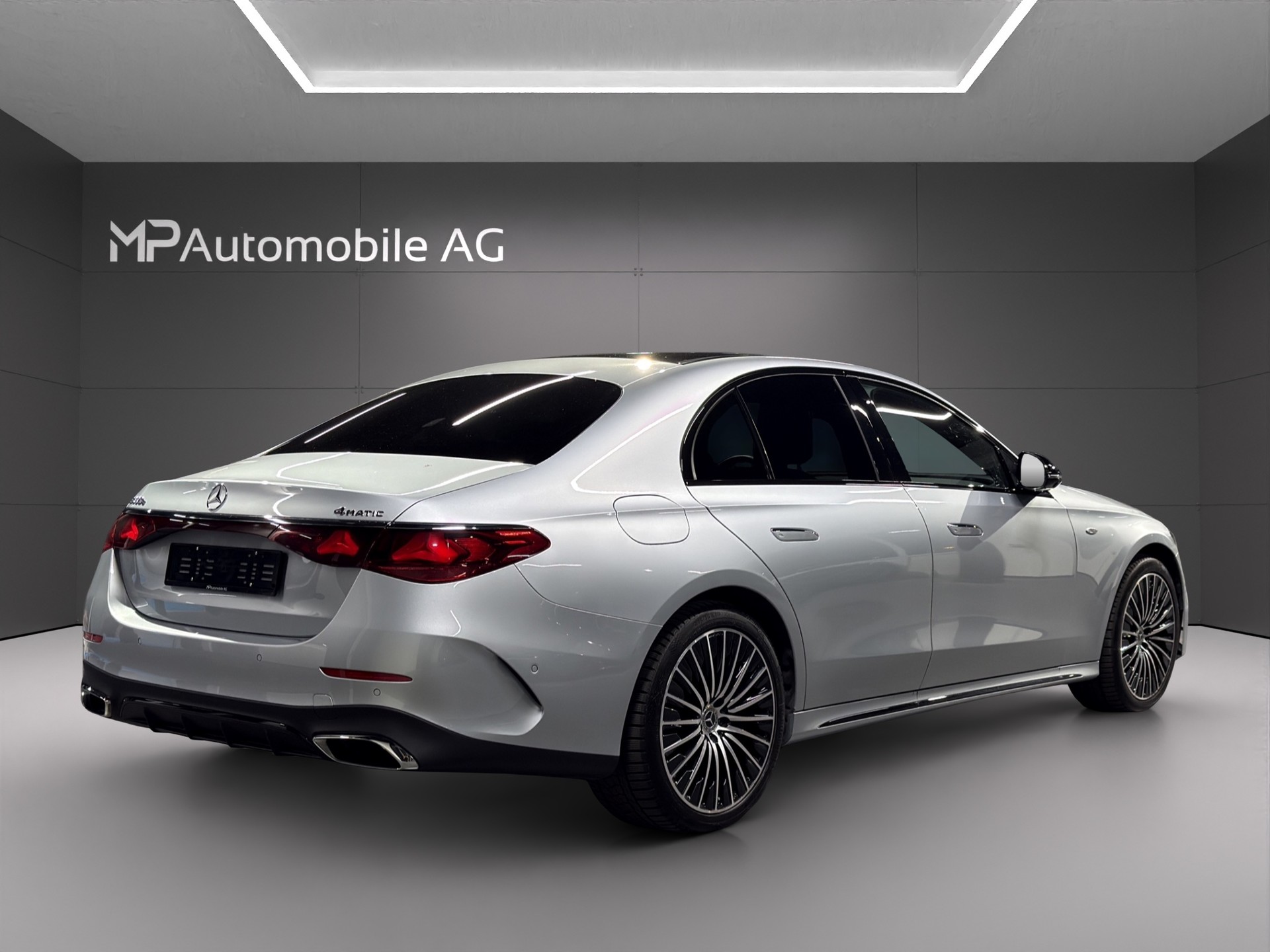 MERCEDES-BENZ E 300 e 4Matic 9G-Tronic-image-3