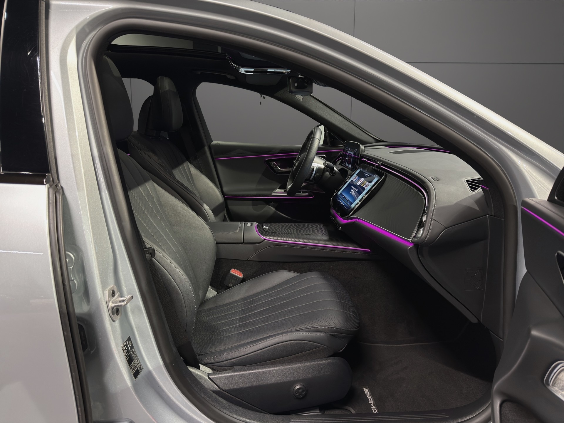 MERCEDES-BENZ E 300 e 4Matic 9G-Tronic-image-11