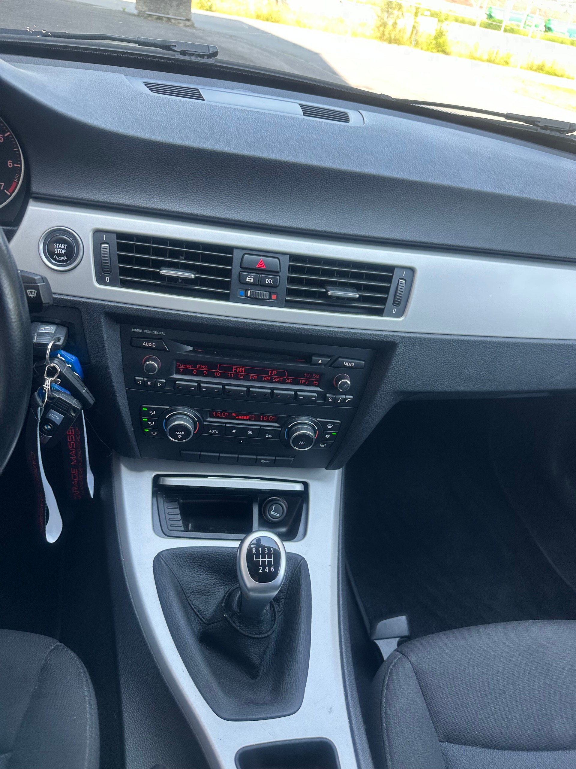 BMW 318i Touring-image-11