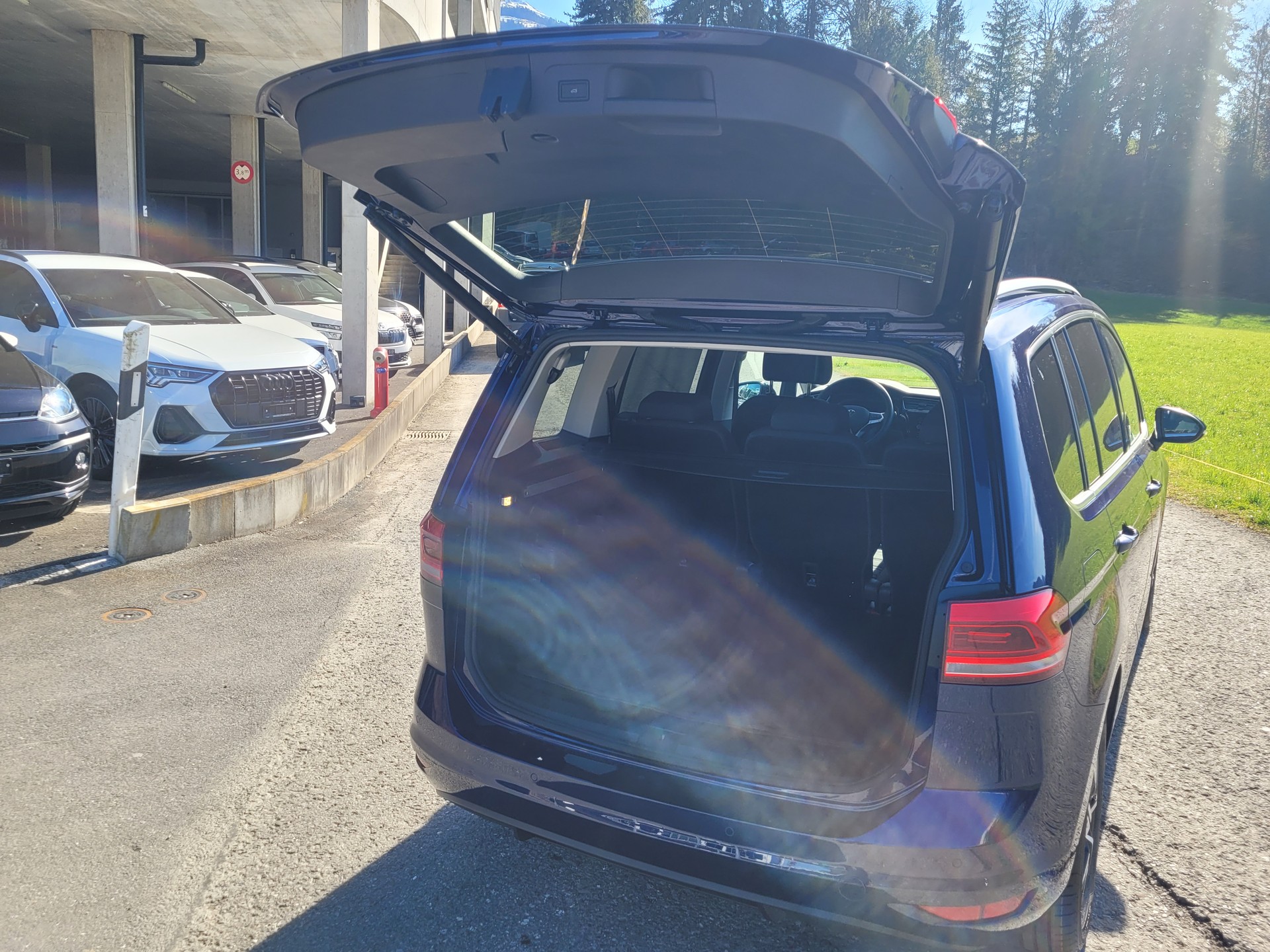 VW Touran 1.5 TSI EVO Highline DSG *7-Plätzer m. elektrischer Heckklappe*-image-6