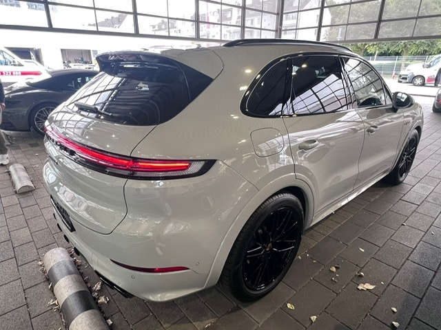 PORSCHE 3.0 V6 S E-Hybrid-image-1