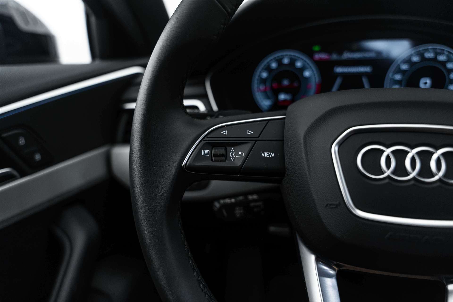 AUDI A4 Avant 45 TFSI S line S-tronic quattro-image-17