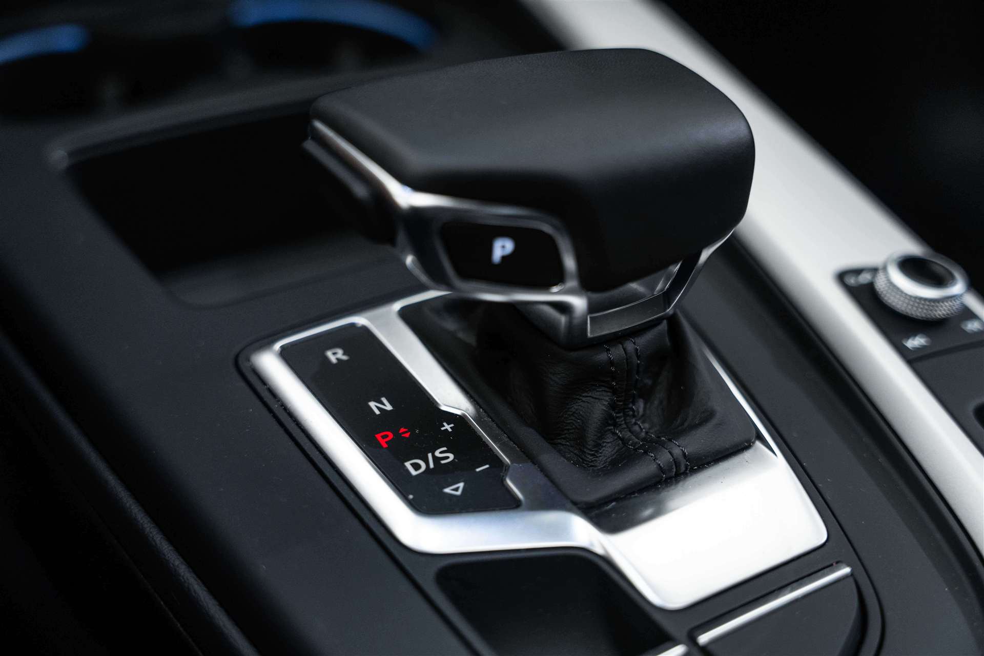 AUDI A4 Avant 45 TFSI S line S-tronic quattro-image-28