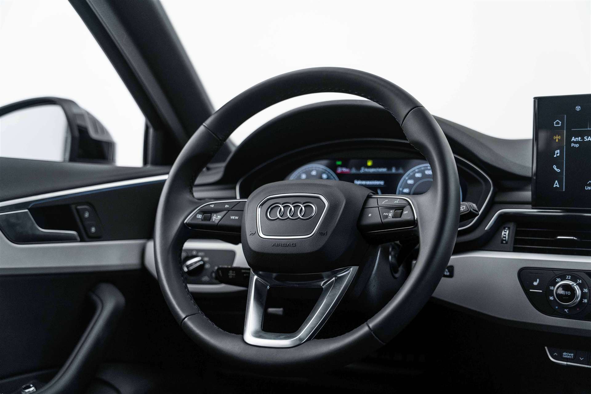 AUDI A4 Avant 45 TFSI S line S-tronic quattro-image-11