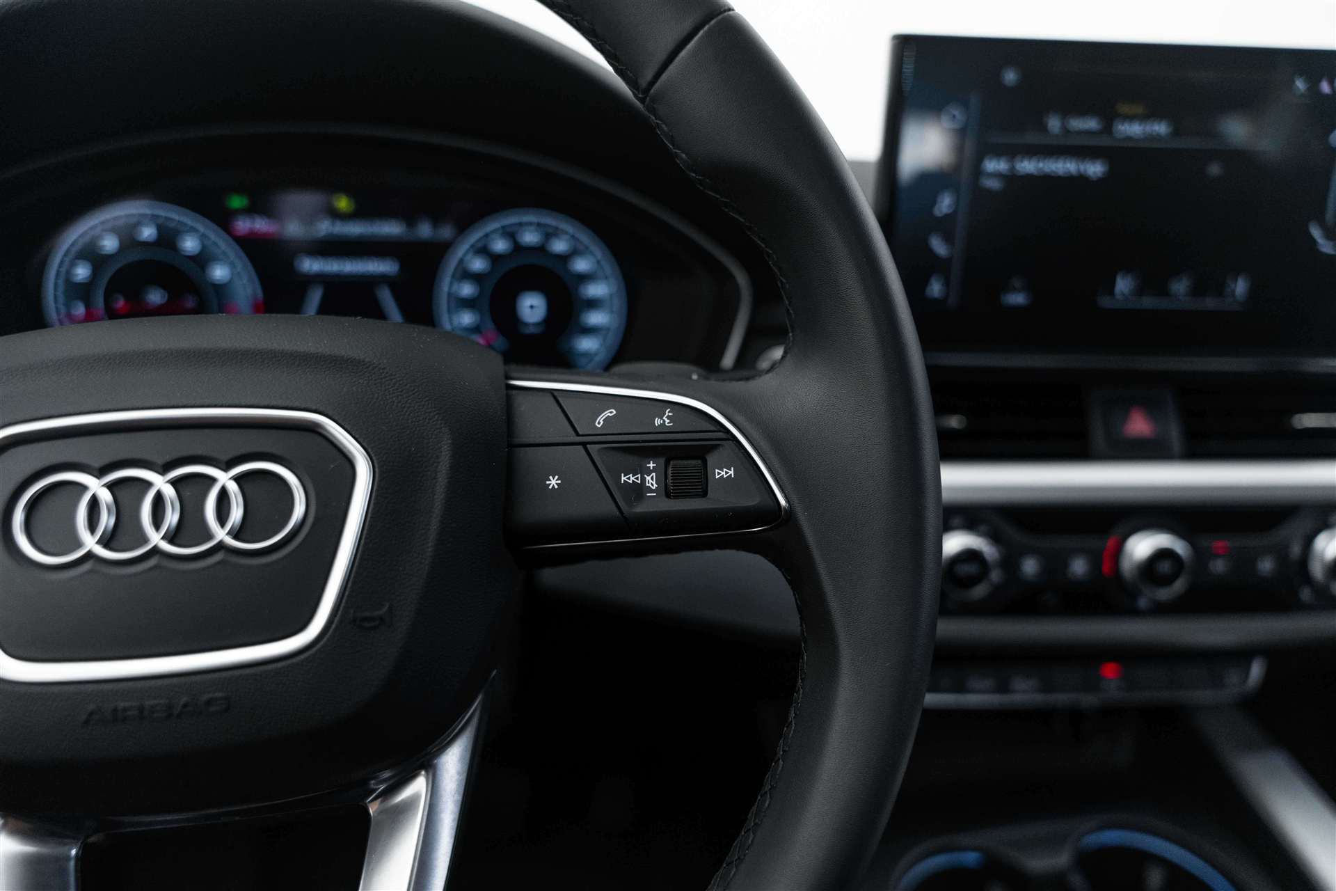 AUDI A4 Avant 45 TFSI S line S-tronic quattro-image-19