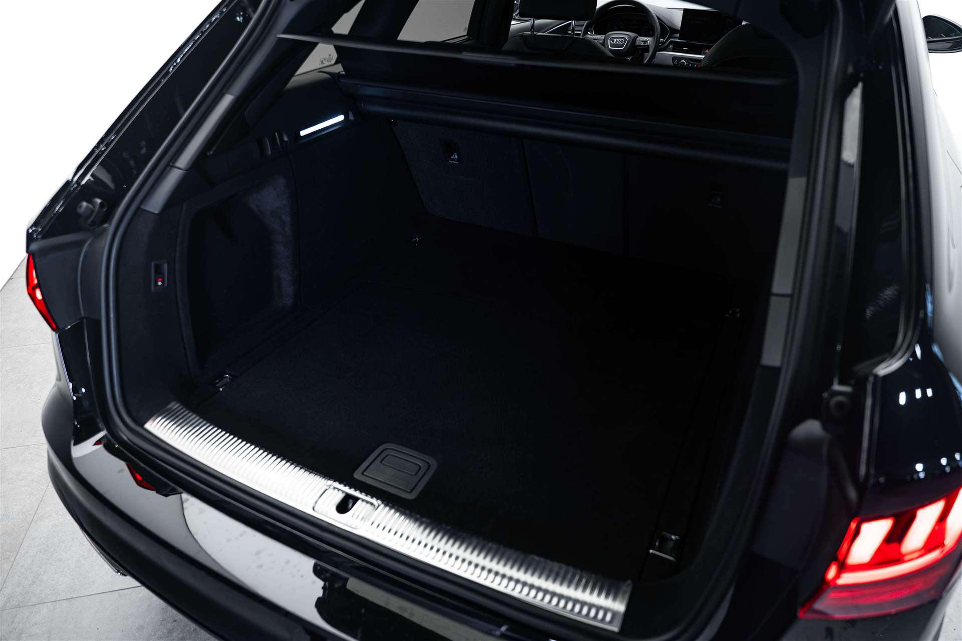 AUDI A4 Avant 45 TFSI S line S-tronic quattro-image-5