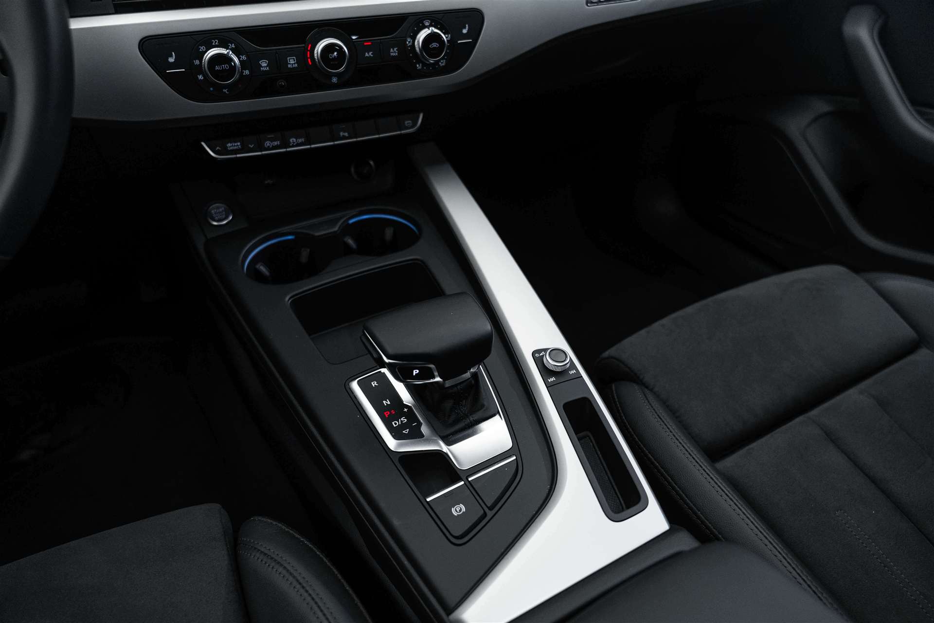 AUDI A4 Avant 45 TFSI S line S-tronic quattro-image-27