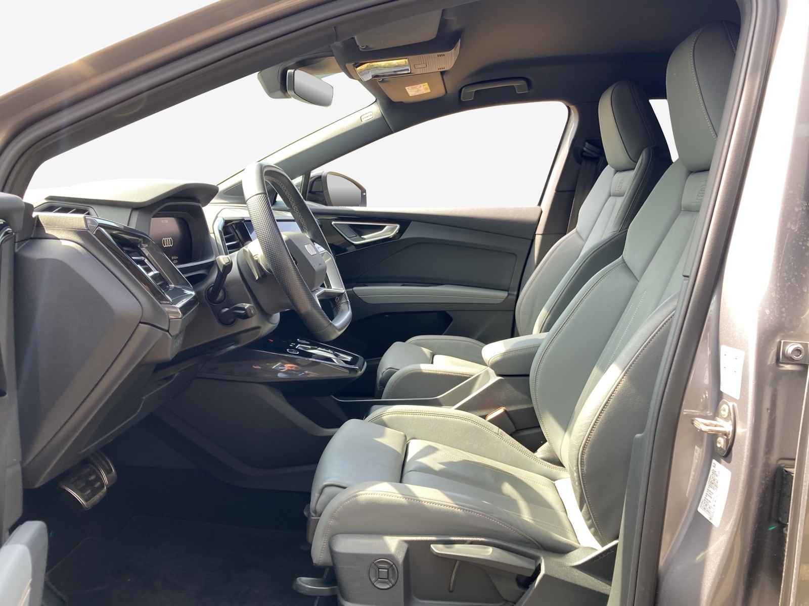 AUDI Q4 e-tron 45 quattro-image-7