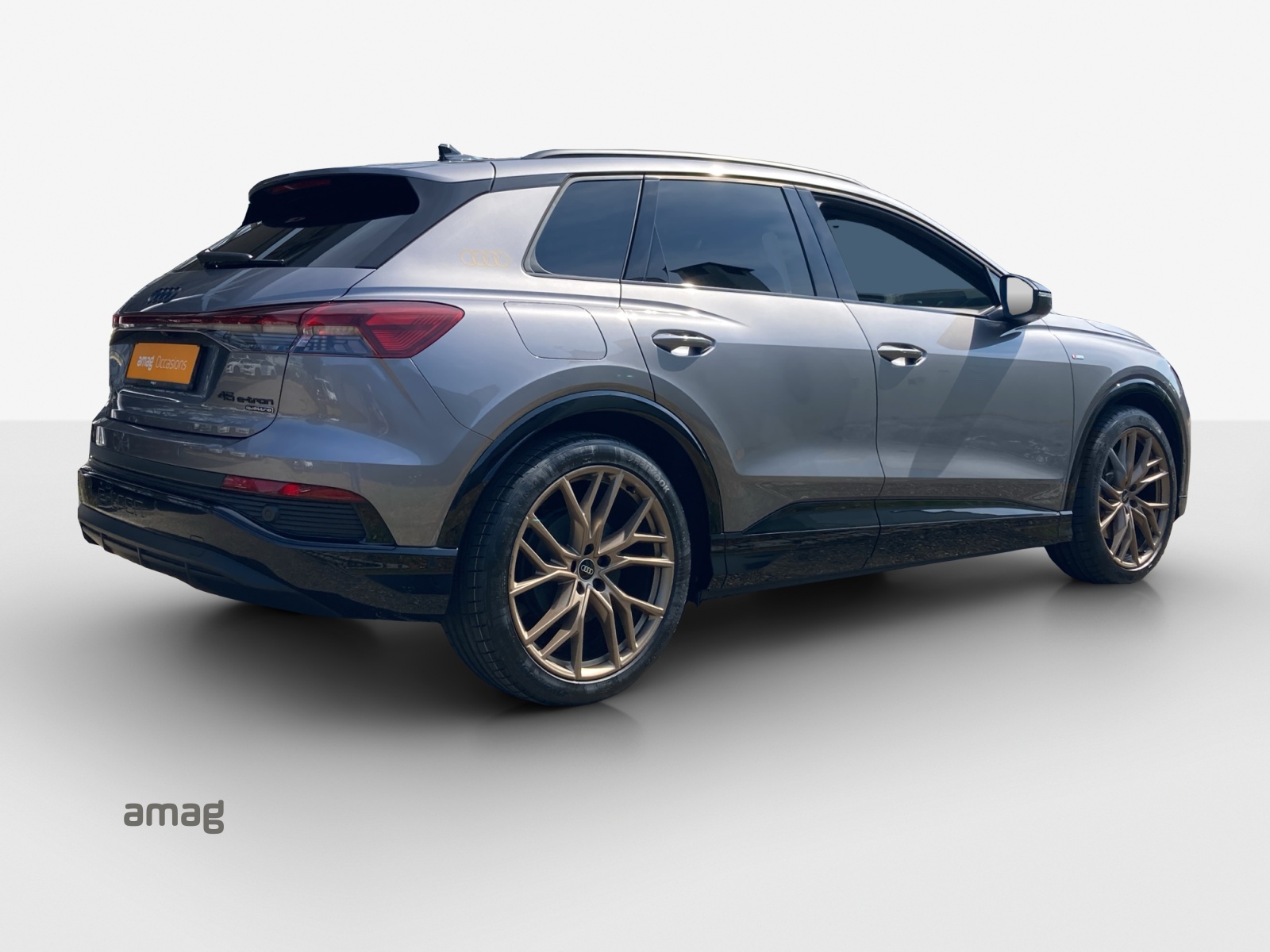 AUDI Q4 e-tron 45 quattro-image-4