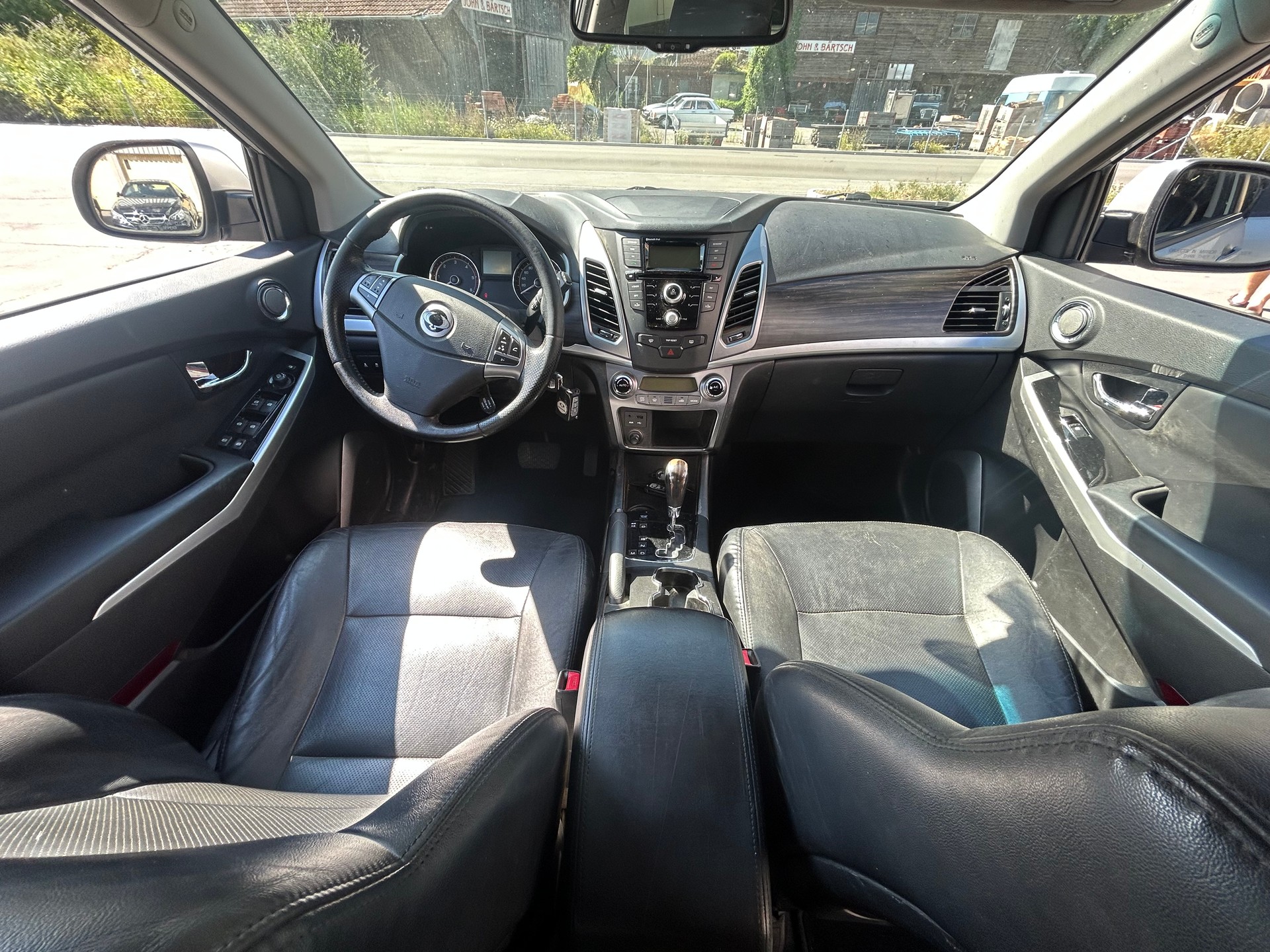KGM-SsangYong Korando 2.0 e-XDI Quartz 4WD Automatic-image-7