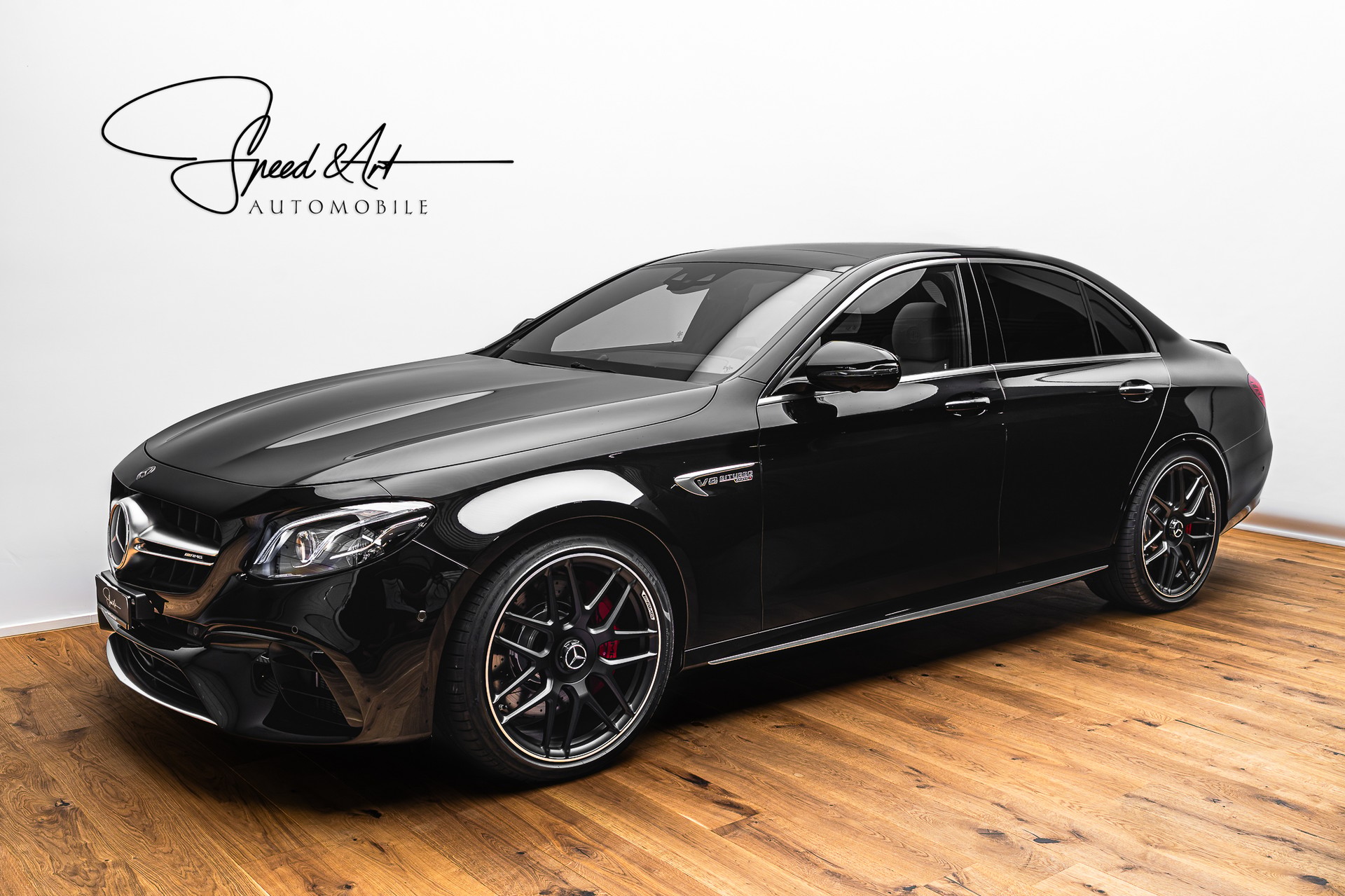 MERCEDES-BENZ E 63 AMG S 4Matic Speedshift MCT | NEUWAGENZUSTAND | OHNE OPF | 1. HAND-showroom-element-2