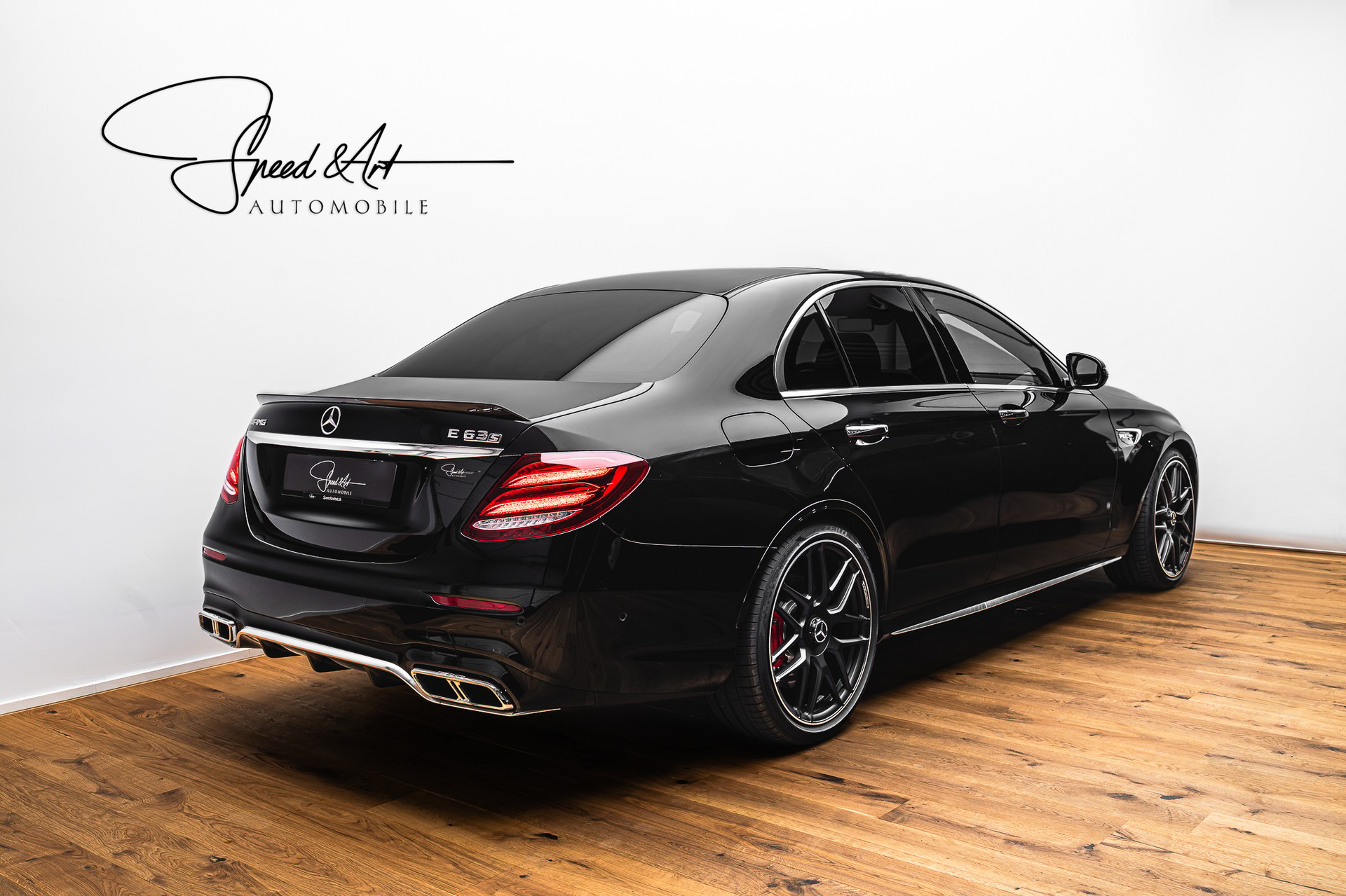 MERCEDES-BENZ E 63 AMG S 4Matic Speedshift MCT | NEUWAGENZUSTAND | OHNE OPF | 1. HAND-showroom-element-3