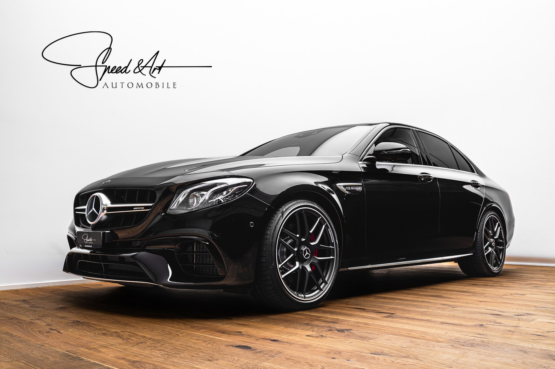MERCEDES-BENZ E 63 AMG S 4Matic Speedshift MCT | NEUWAGENZUSTAND | OHNE OPF | 1. HAND-showroom-element-1