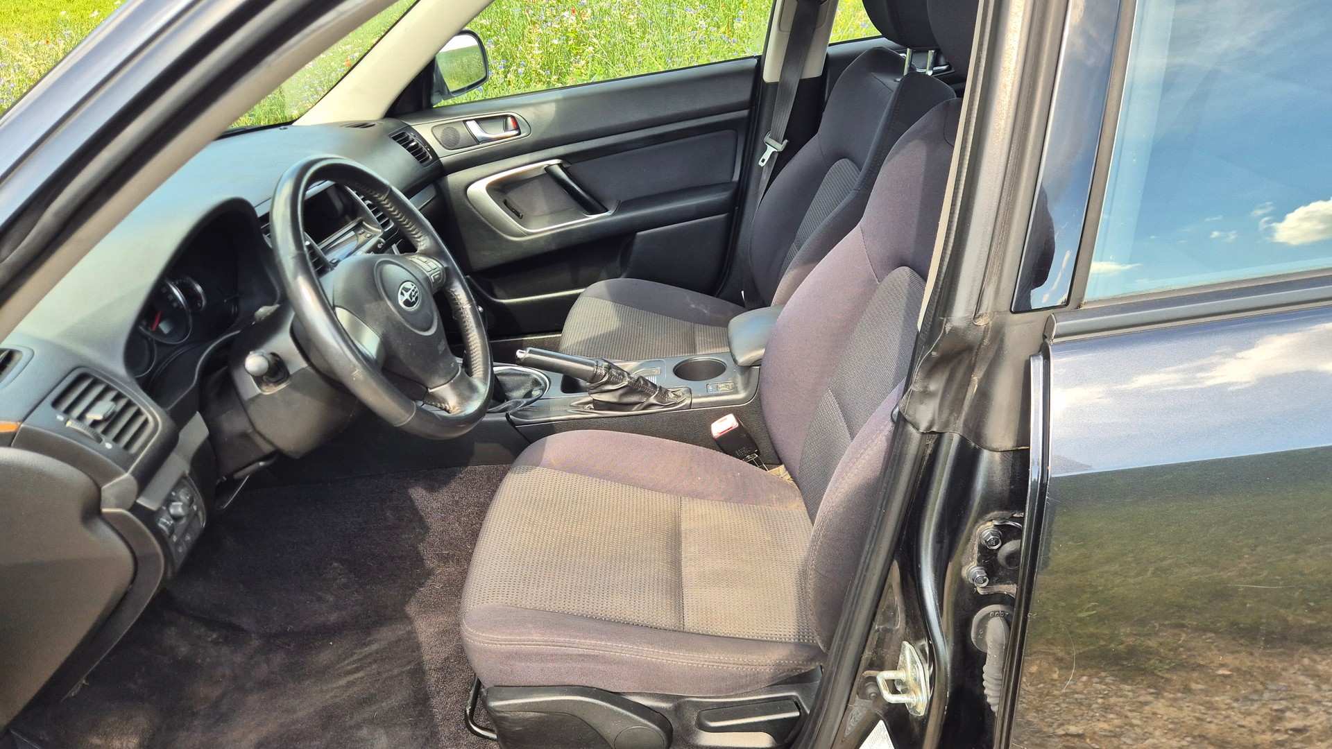 SUBARU Legacy 2.0R AWD Swiss-image-4