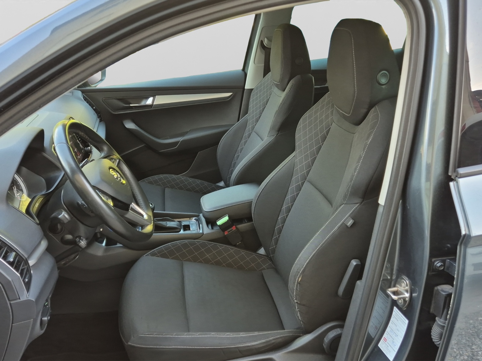 SKODA Karoq 1.5 TSI ACT Ambition DSG-image-9