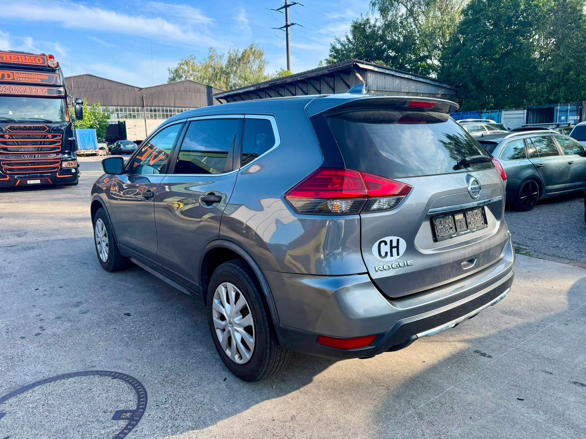NISSAN Rogue-image-2