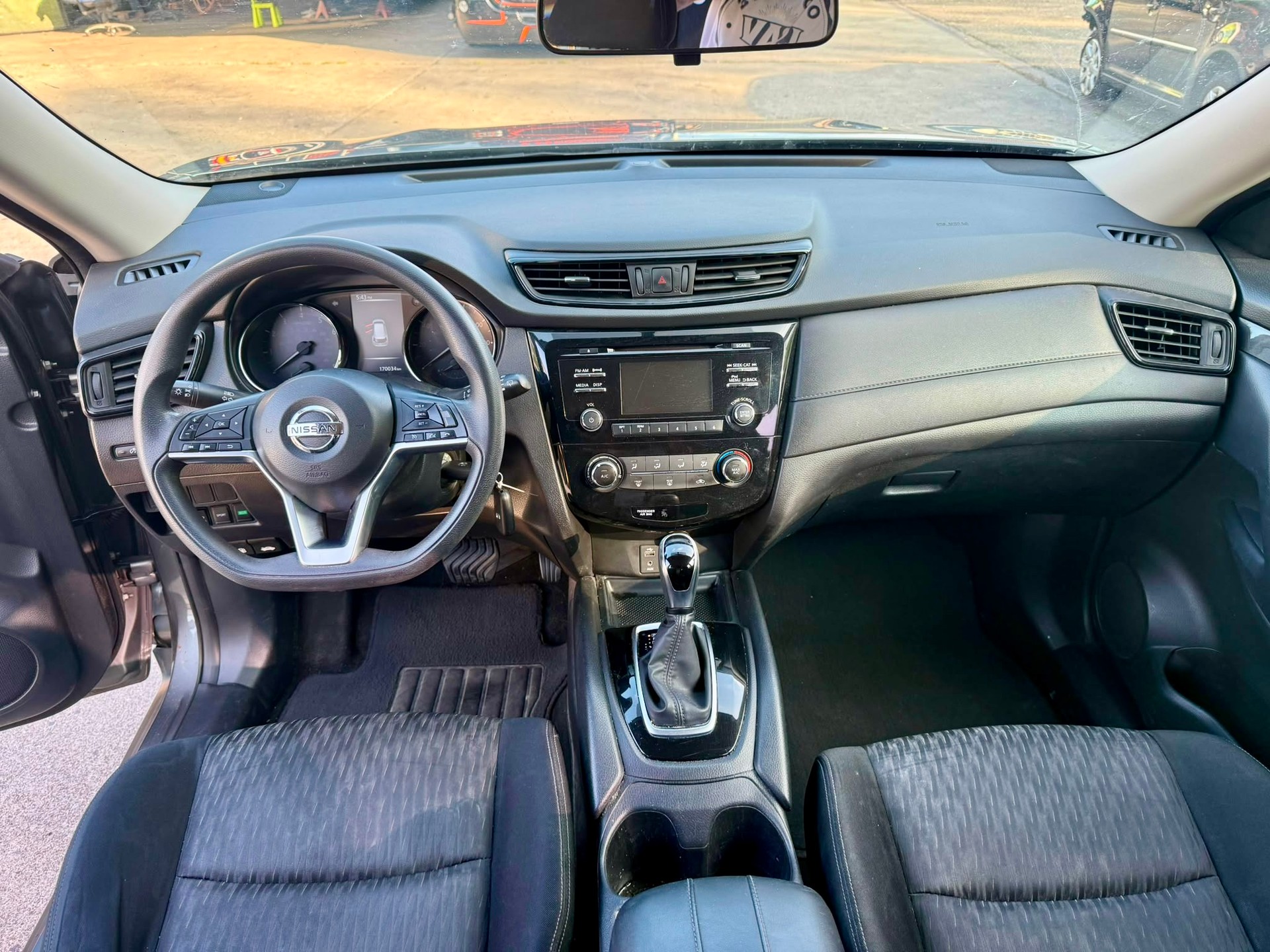 NISSAN Rogue-image-11