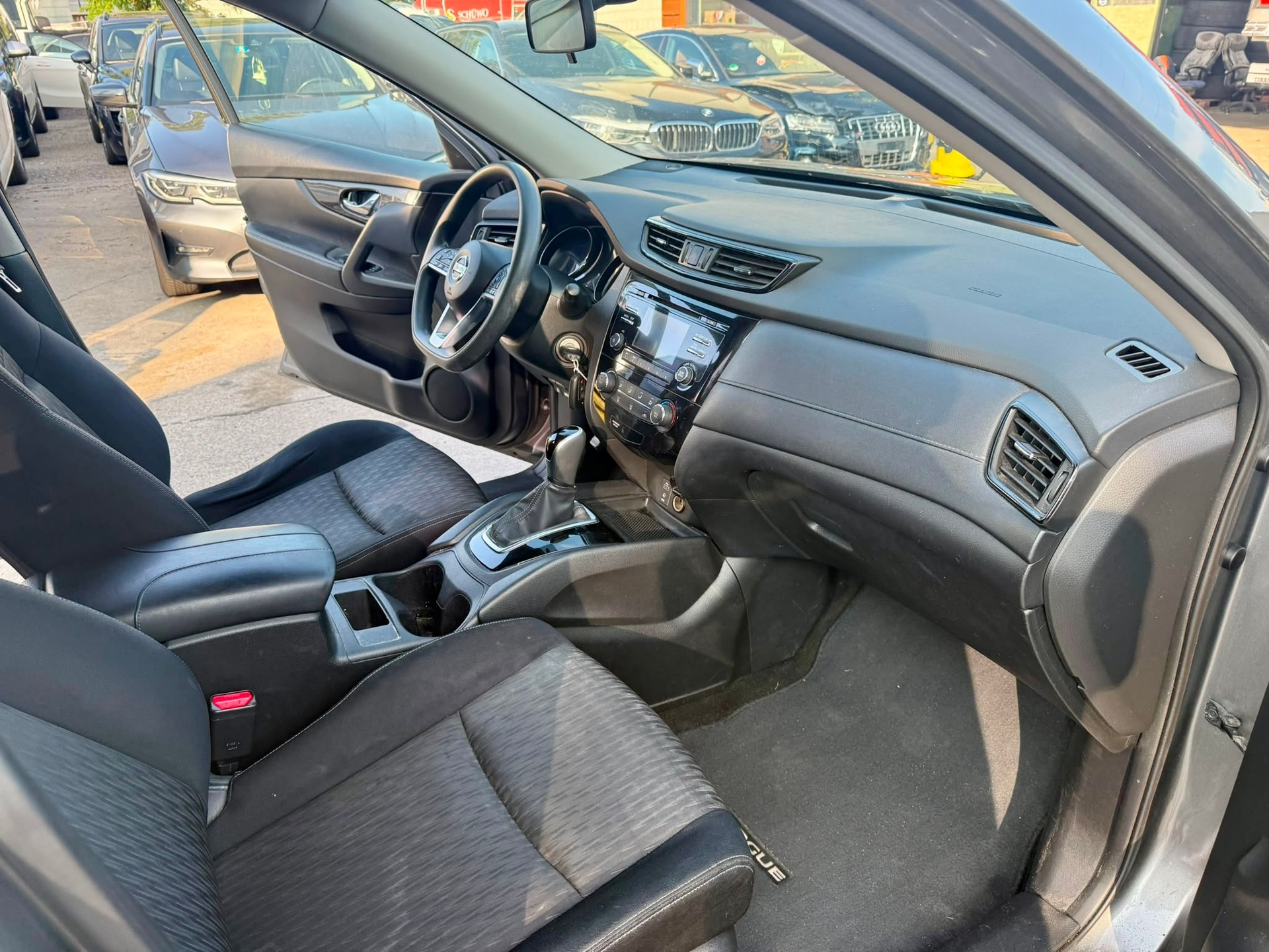 NISSAN Rogue-image-13