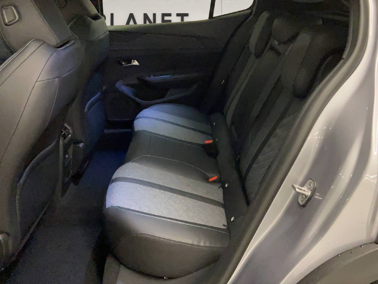 PEUGEOT 408 1.6 PHEV 180 Allure Pack-image-11